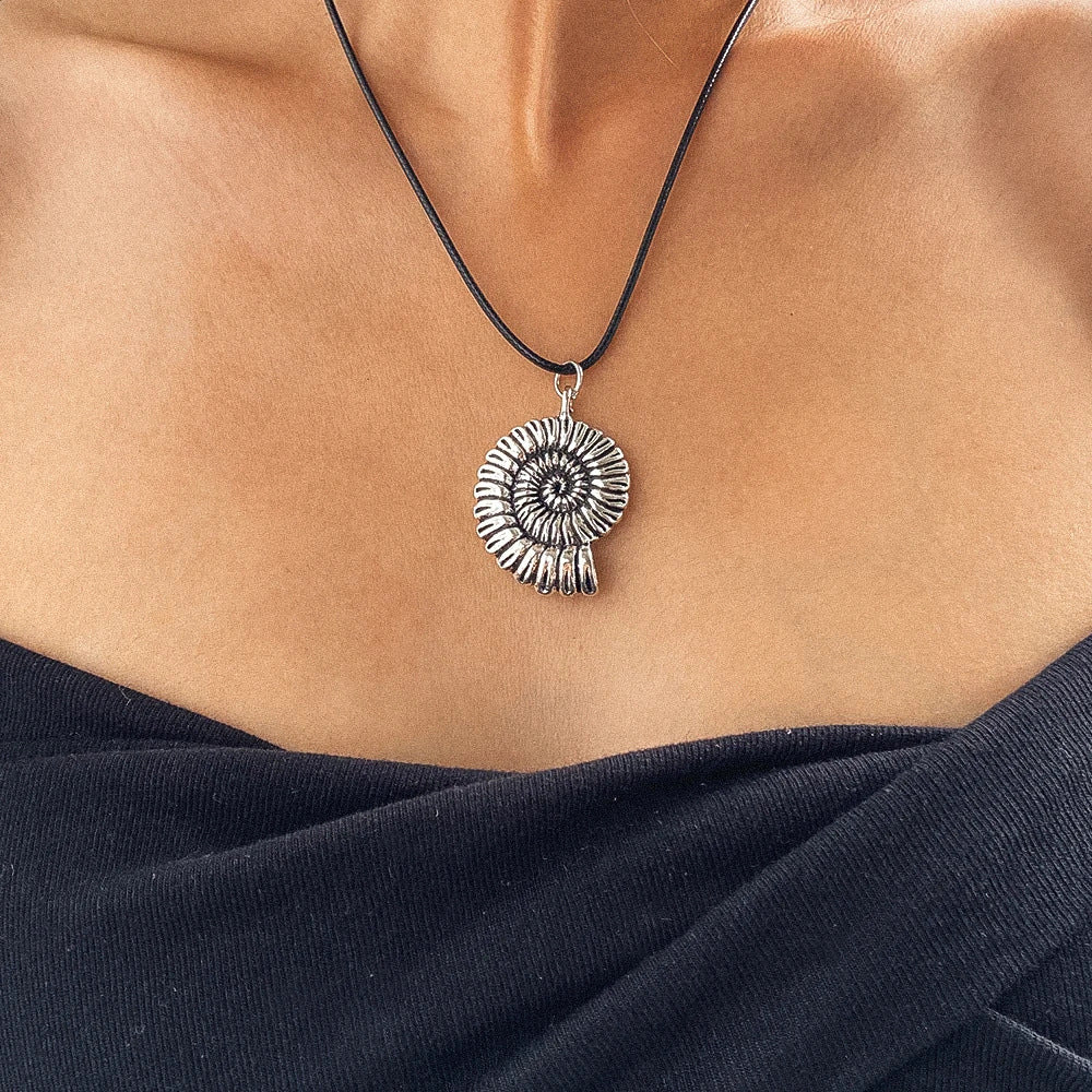 Wholesale Bohemian Alloy Conch Pendant Necklace Ancient Silver Cross Chain Boutique Resale