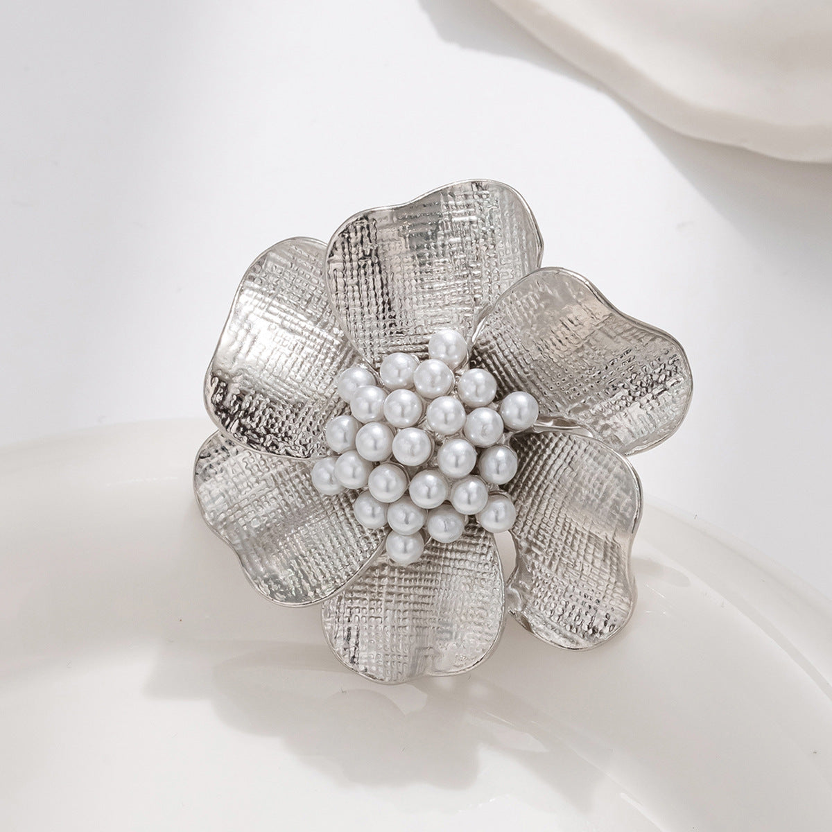 Wholesale Retro Exaggerated Pearl Flower Ring