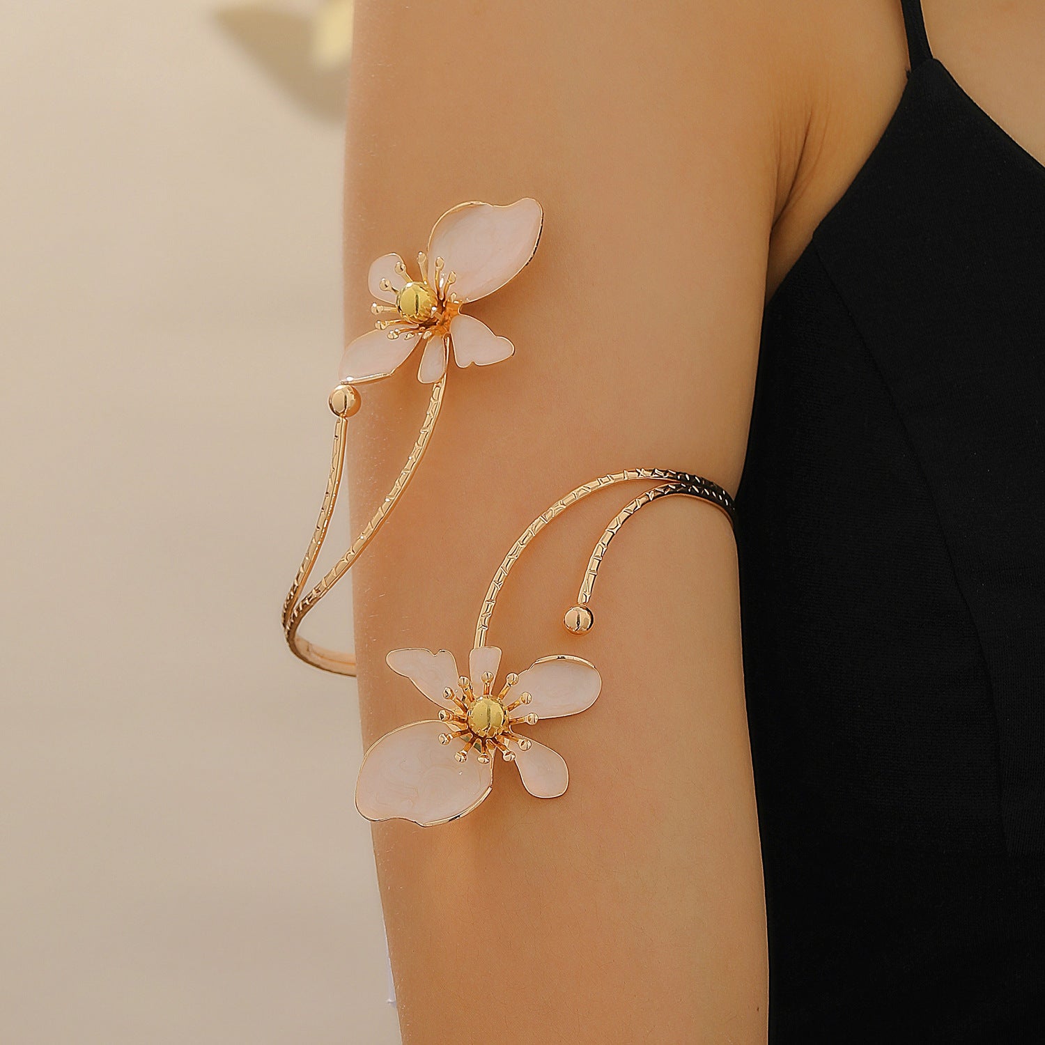 Wholesale Ins Style Flower Open Bracelet Armband Alloy Electroplated Fashion Accessory for Women