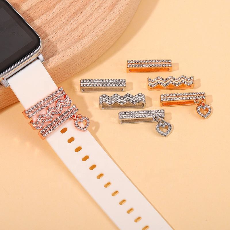 Wholesale Gold Heart Rhinestone Pendant Charms 3 Piece Set For Watch Band Chic Fashion Accessory Gift And Everyday Use