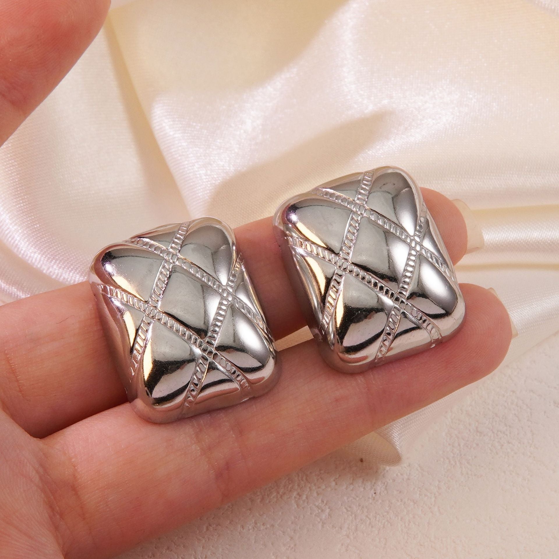 Wholesale Retro trend INS new 304 stainless steel waterproof square diamond earrings