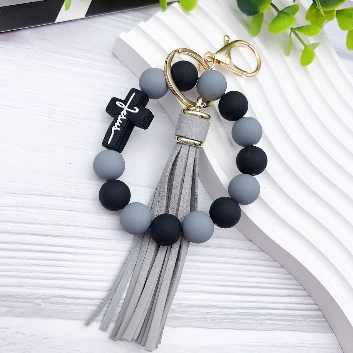 Wholesale Trendy Cross Bead Bracelet Keychain Silicone Wristband Bag Charm For Women
