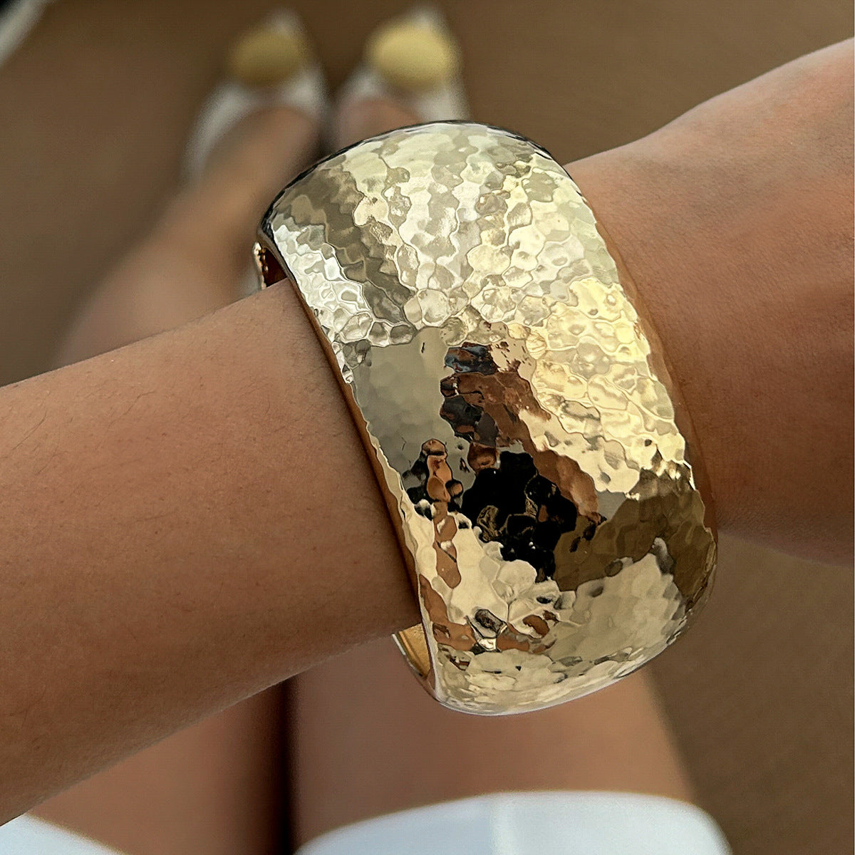 Wholesale Wide-edge hammer pattern irregular alloy curved bracelet set