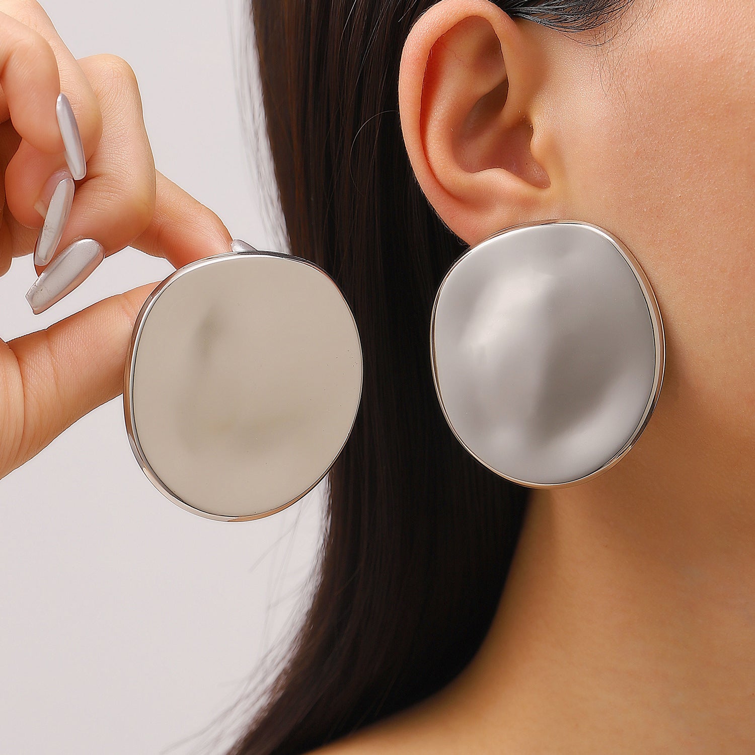 Wholesale Electroplated Metal Earrings Geometric Oval Pattern Fashion Accessory