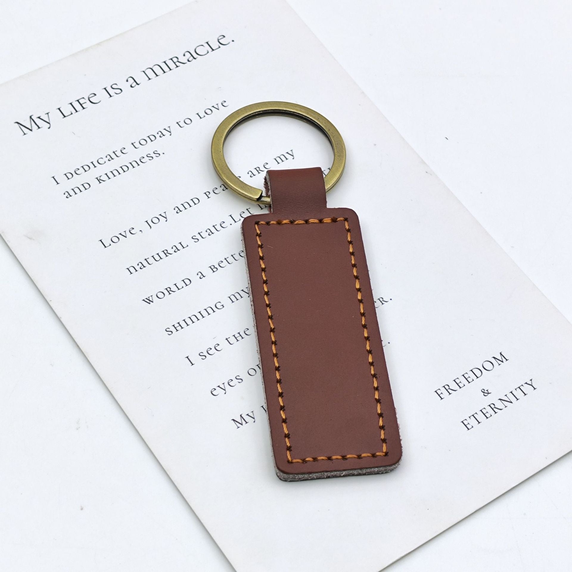 Wholesale  small gift cowhide car keychain leather pendant retro Keychains