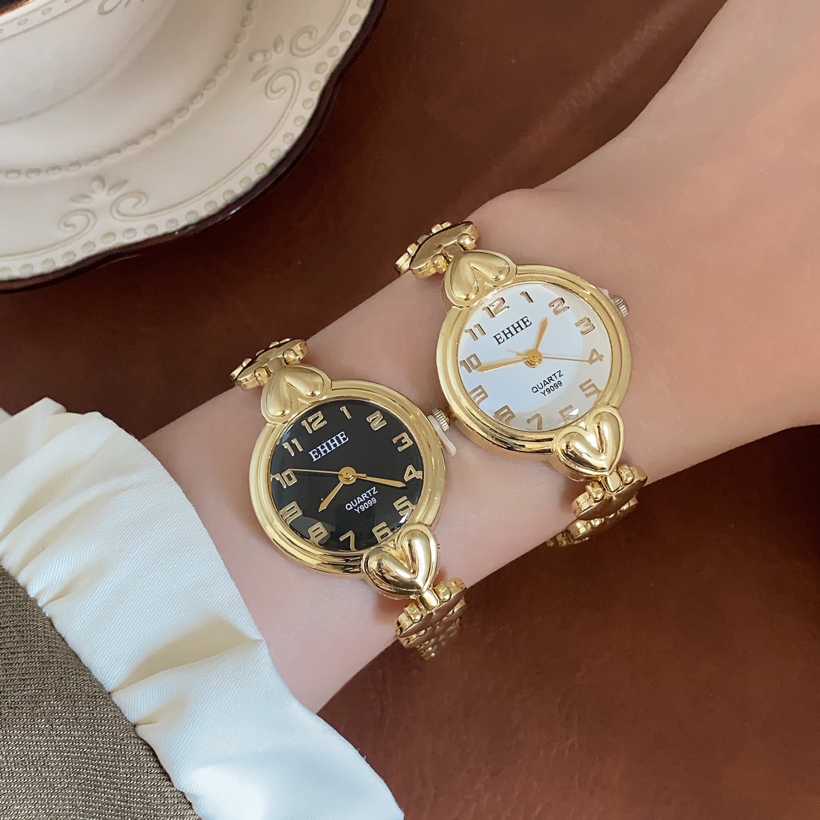 Wholesale Heart Shaped Design Women S Quartz Wristwatch With Round Dial Fashionable Everyday Bracelet Look Boutique Resale Gift