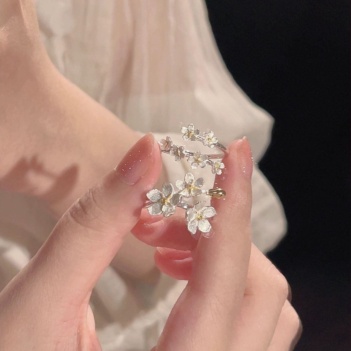 Wholesale Ethereal and Beautiful Iris Flower Court Style Princess RIng