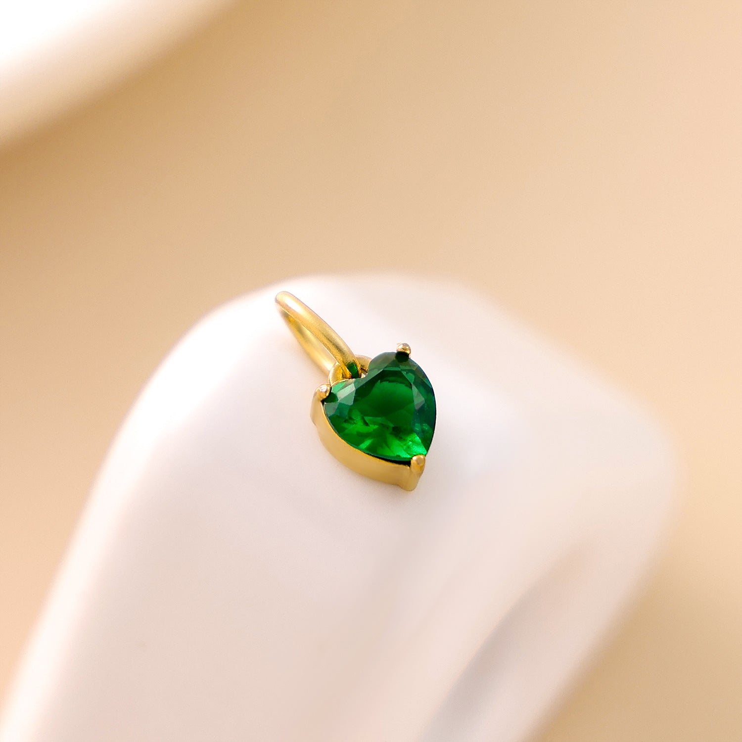 Wholesale stainless steel heart-shaped zircon pendant