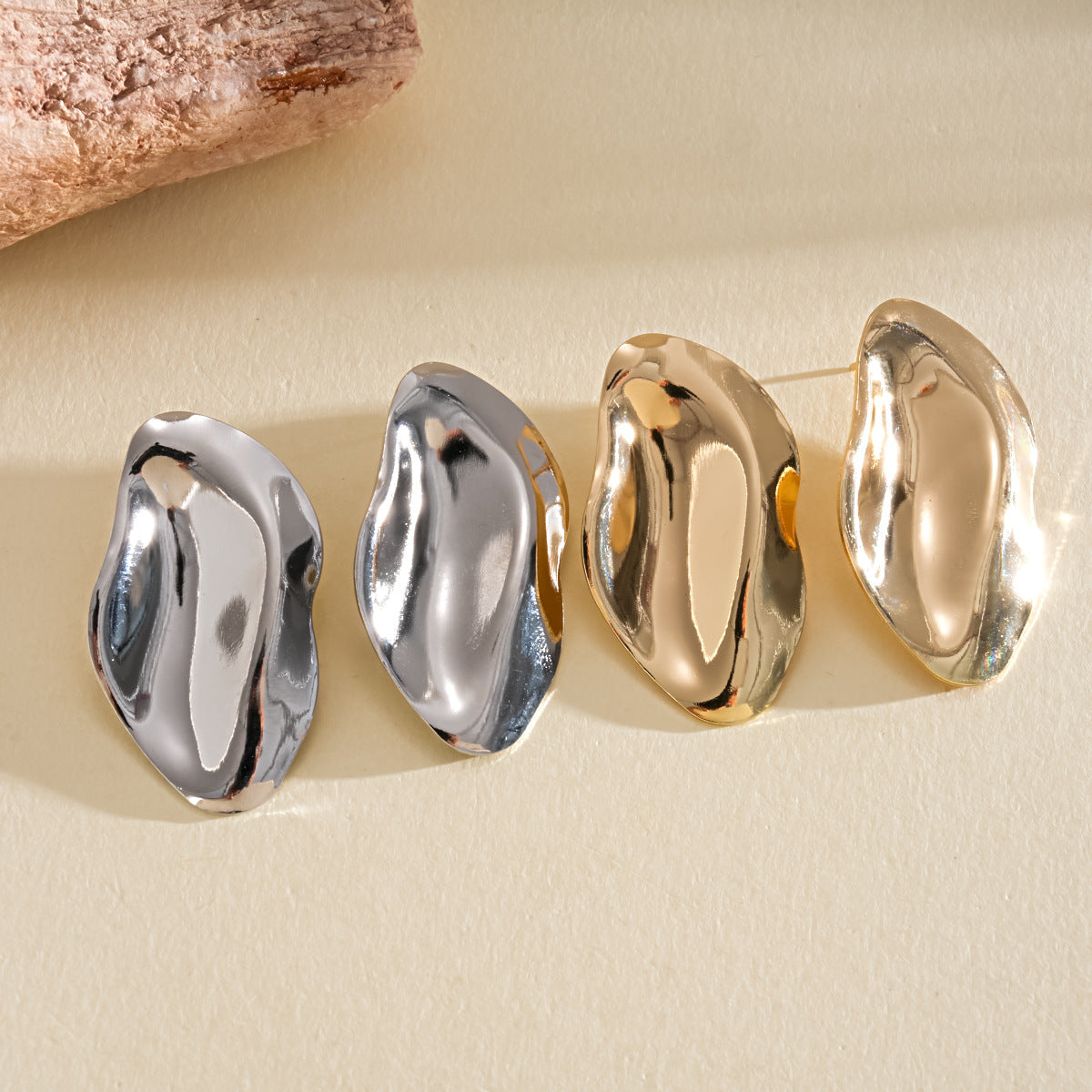 Wholesale Silver Tone Metal Oval Pleated Earrings Trendy Jewelry Accessory for Party Wear