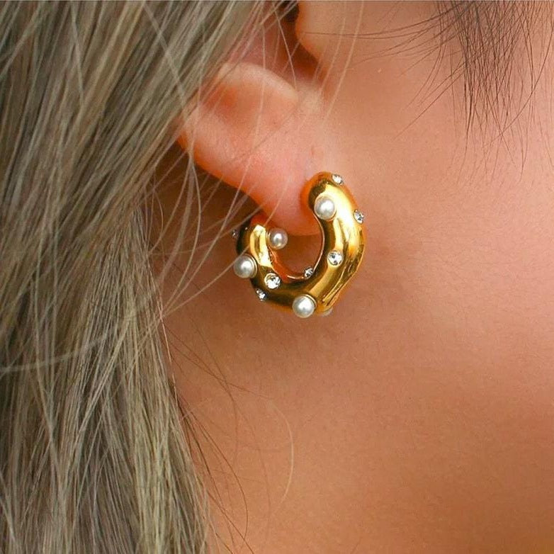 Wholesale  special-shaped hammered zircon inlaid Pearl C- shaped earrings