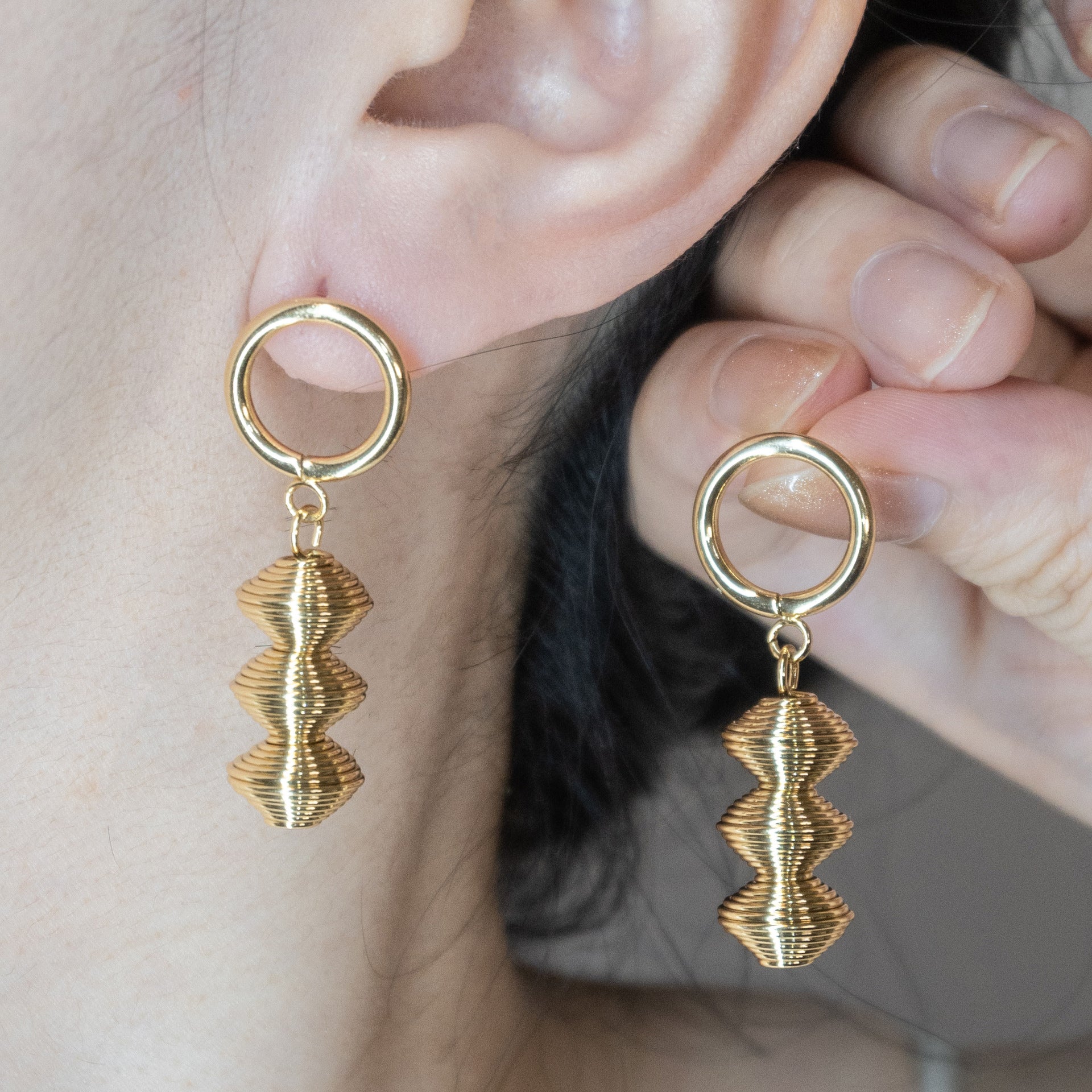 Wholesale Gold Plated Stainless Steel Three Layer Coil Geometric Lantern Earrings French Retro Women S Stud Earrings Party Fashion Accessory