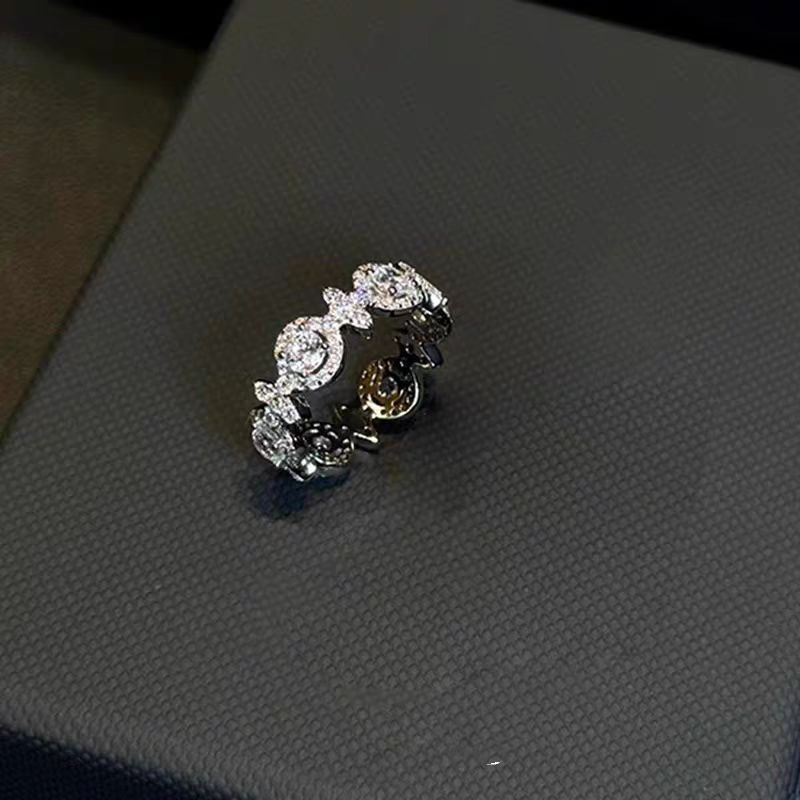 Wholesale Flash Diamond Stars Black and White Couple Ring