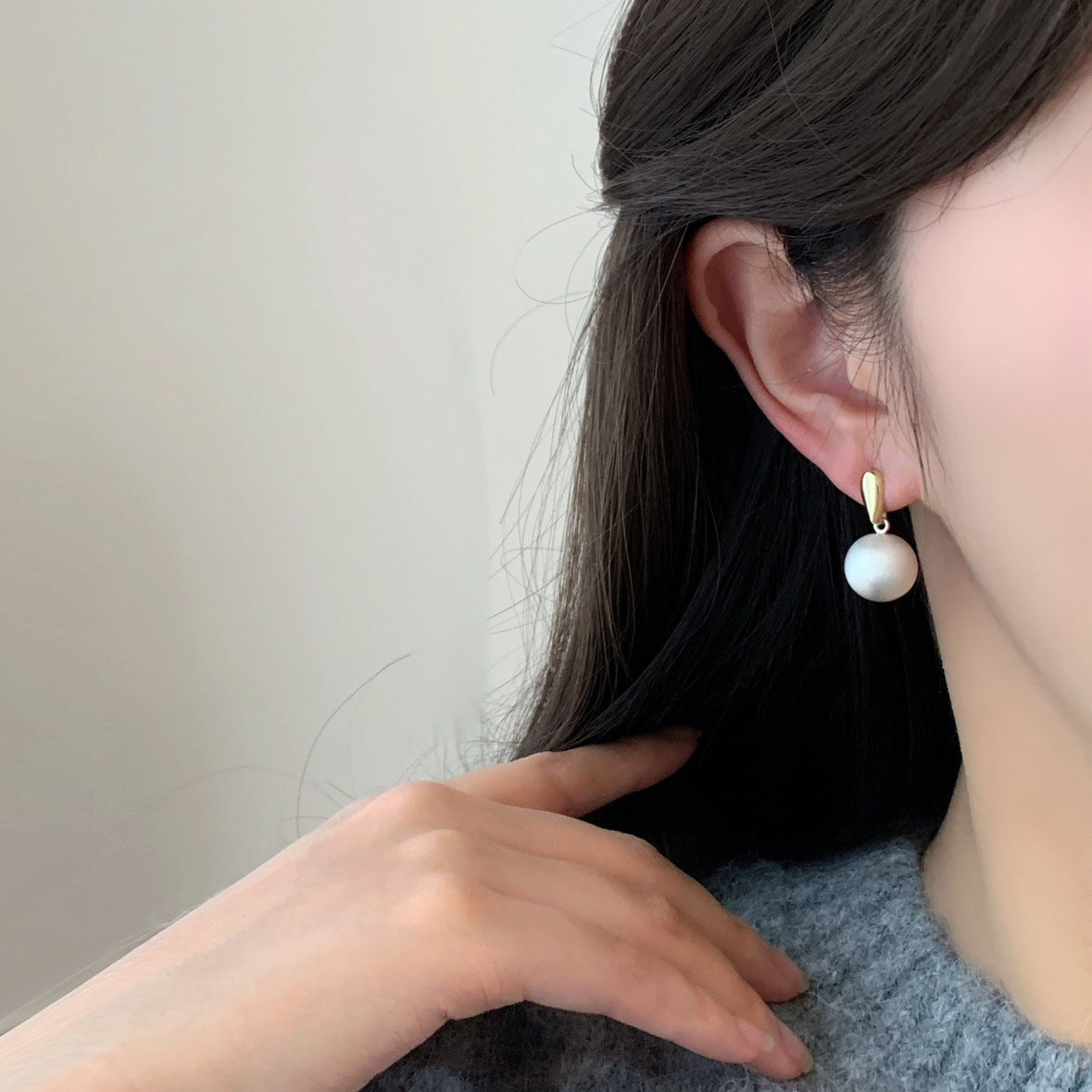 Wholesale Korean Style Golden Water Drop and Silver Ball Pendant Earrings Fashion Accessory for Boutique Resale