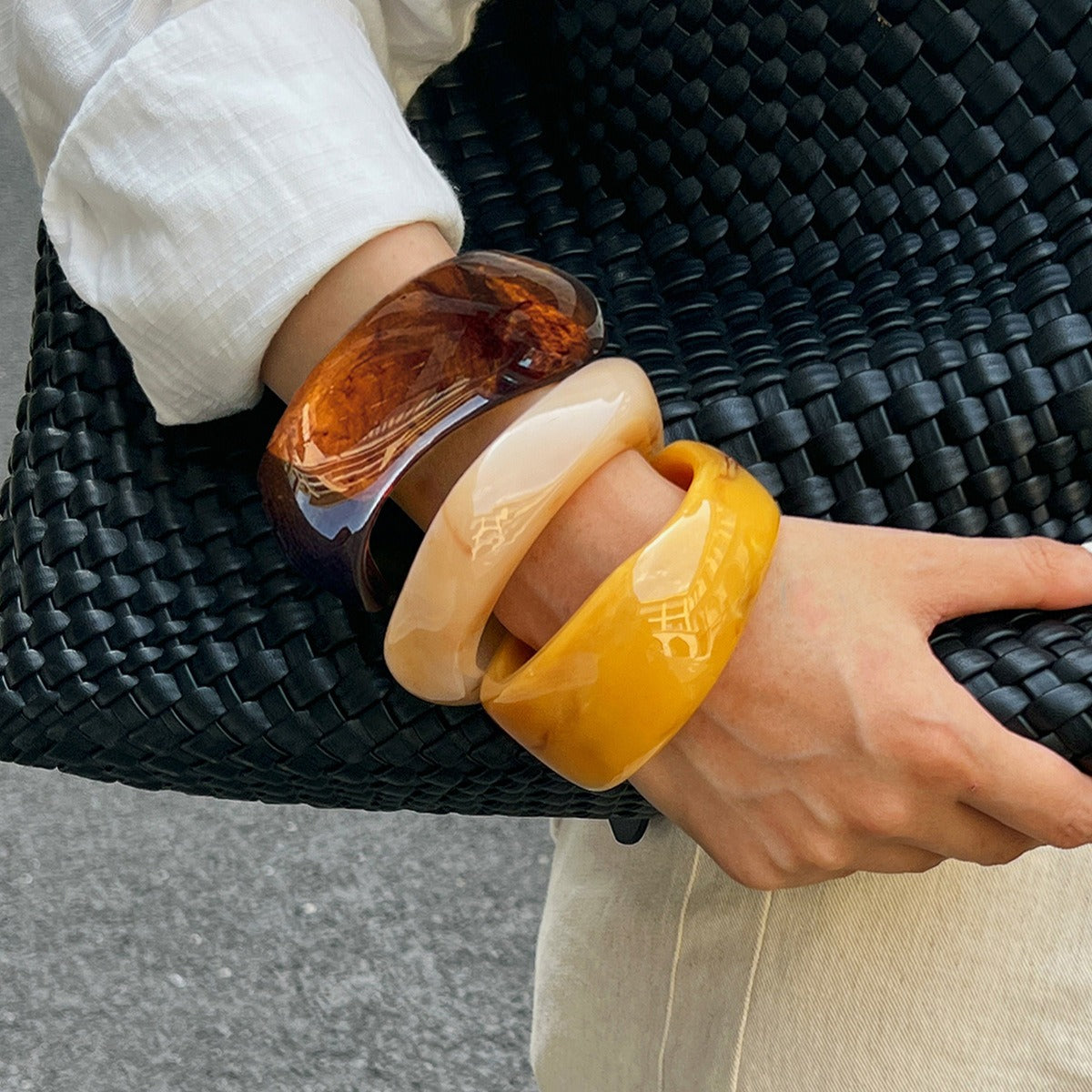 Wholesale Bold Geometric Amber Gradient Wide Resin Bangle Glossy Fashion Bracelet Stylish Jewelry Accessory Gift Boutique Resale