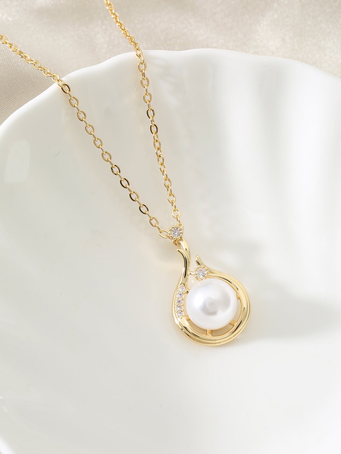 Wholesale Baroque Style  Pearl Fashion Simple Women's Pendant Necklace
