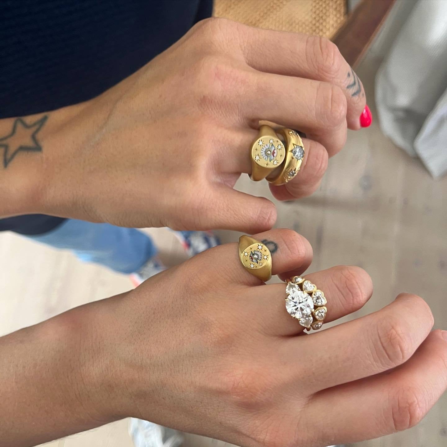 Wholesale stainless steel light luxury flower love necklace