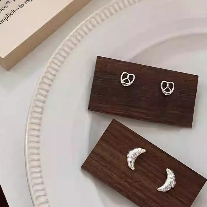 Wholesale Alkaline water ox horn AB stud earrings