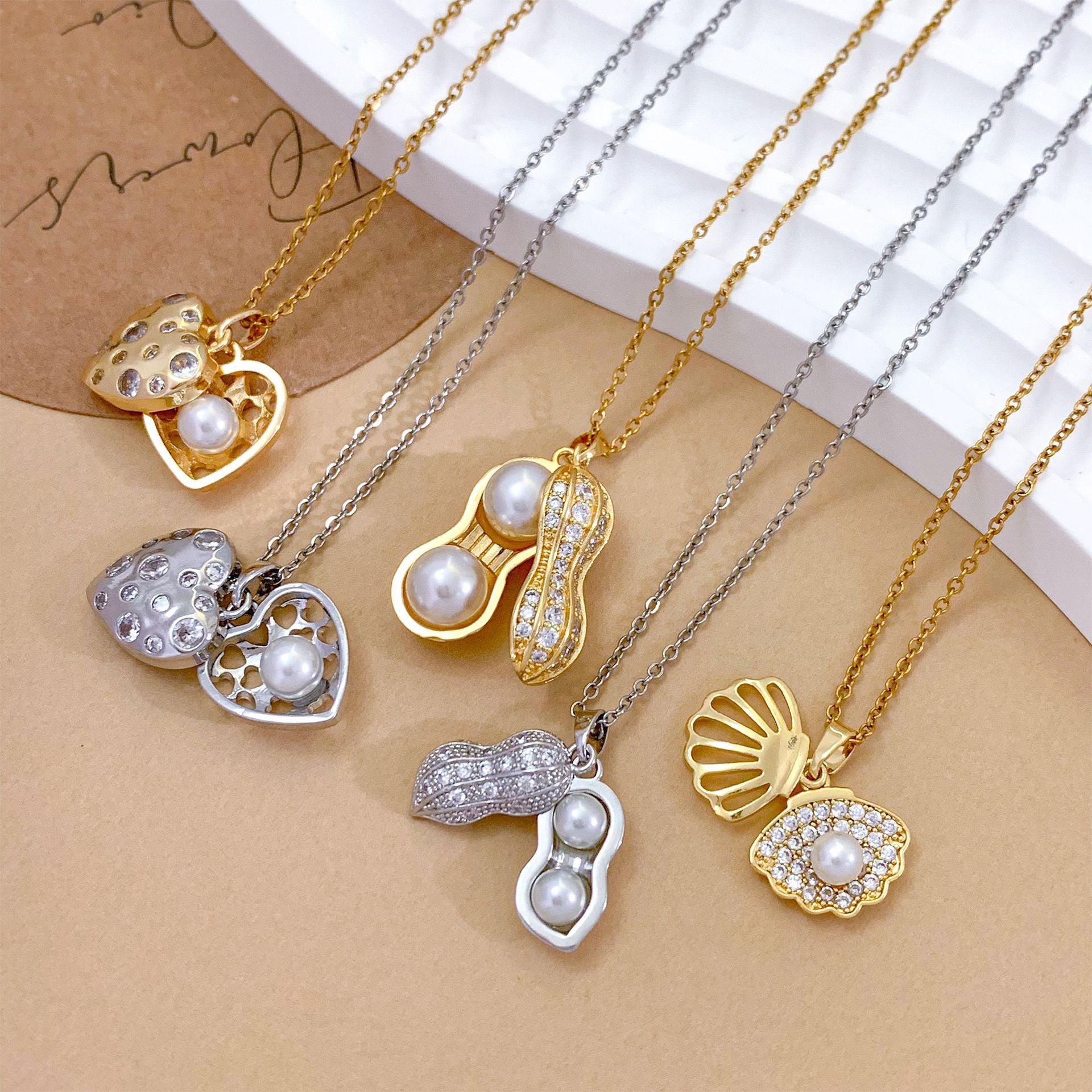 Wholesale Fashion Real Gold Plated Shell Pearl Pendant Necklace,  Titanium Steel Choker Jewelry Accessory