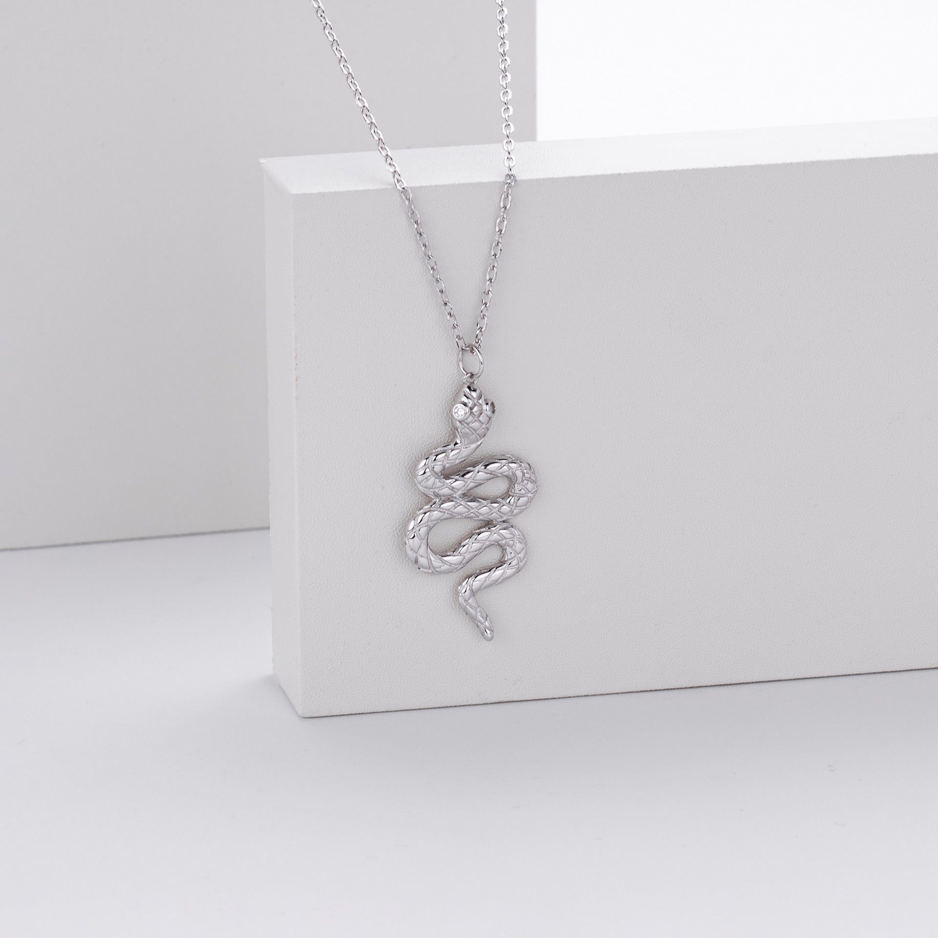 Wholesale  S925 Sterling Silver Simple Fashion Snake Pendant Light Luxury  Necklace