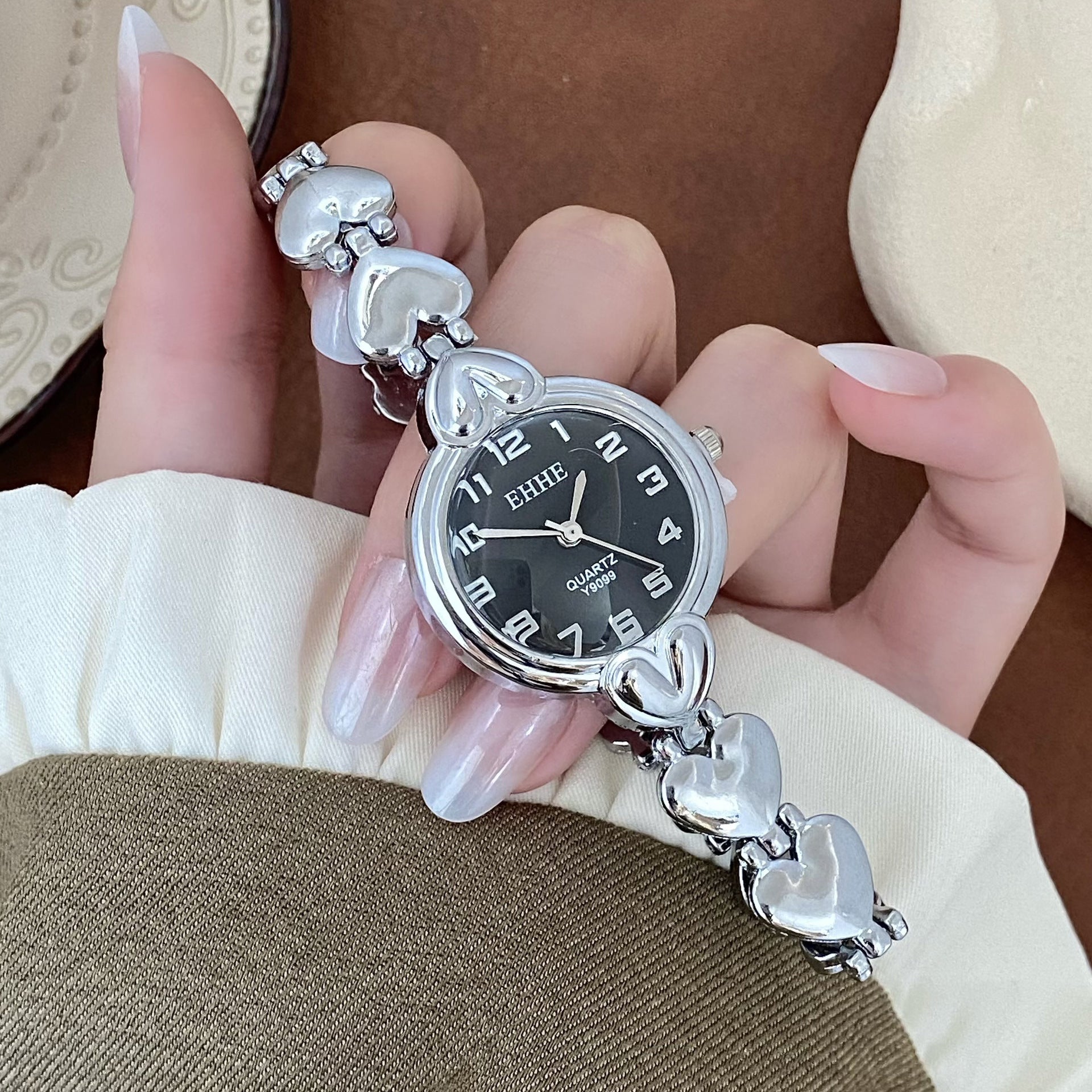 Wholesale Heart Shaped Design Women S Quartz Wristwatch With Round Dial Fashionable Everyday Bracelet Look Boutique Resale Gift