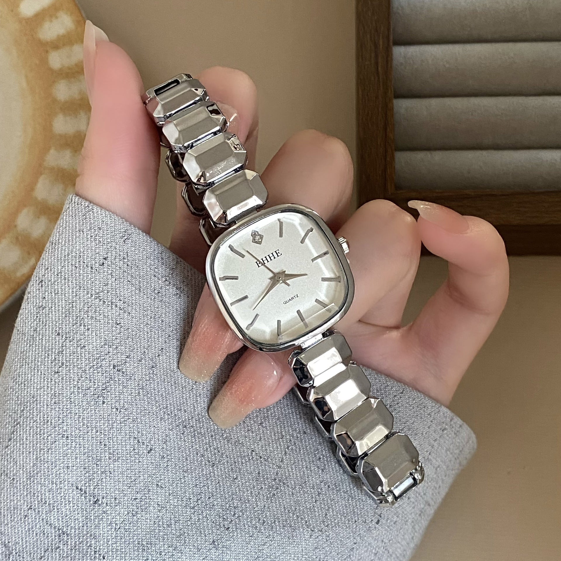 Wholesale Vintage Women S Square Quartz Watch Chic Fashion Accessory For Resale