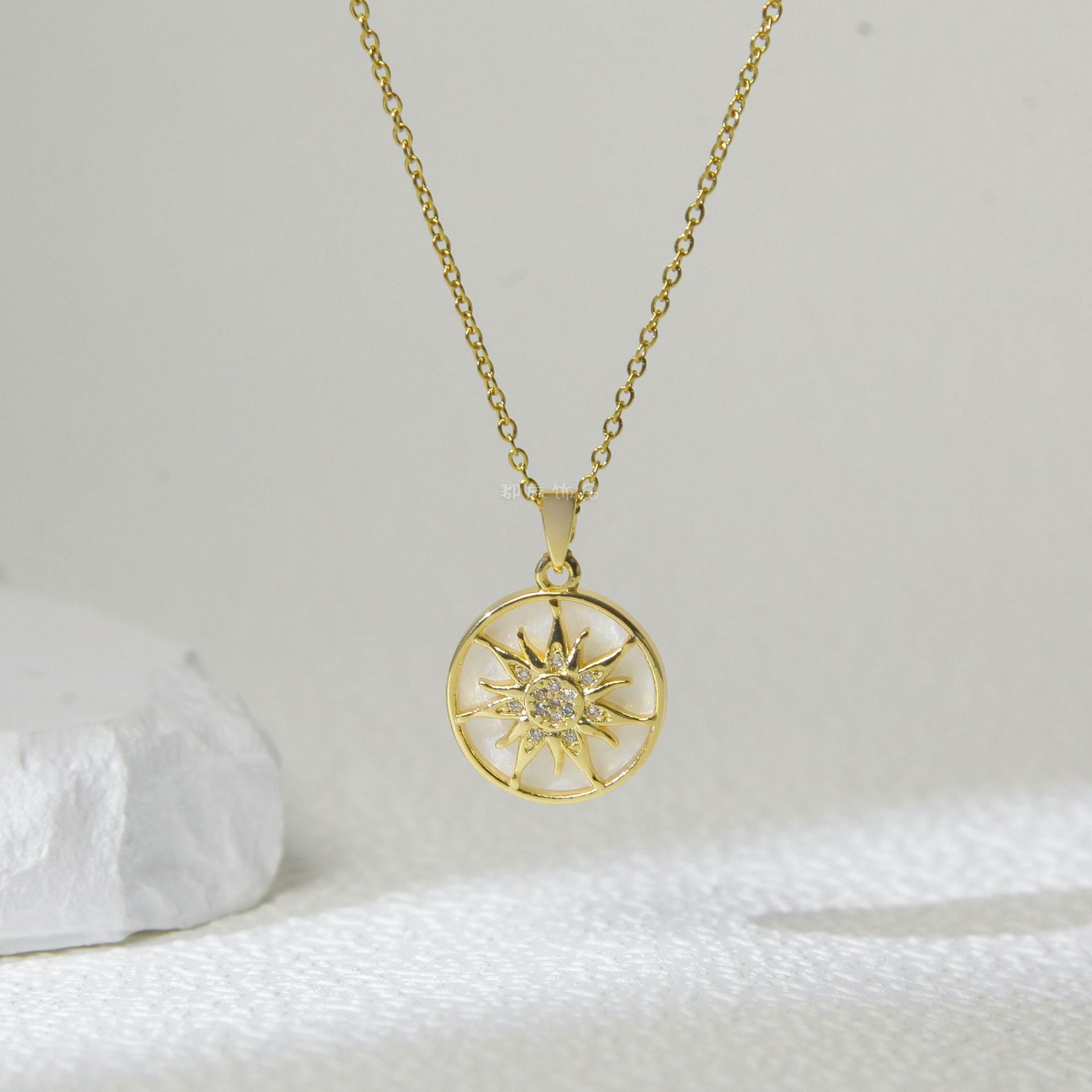 Wholesale White Star Necklace Zircon Sunflower Titanium Steel Color-free Clavicle Chain