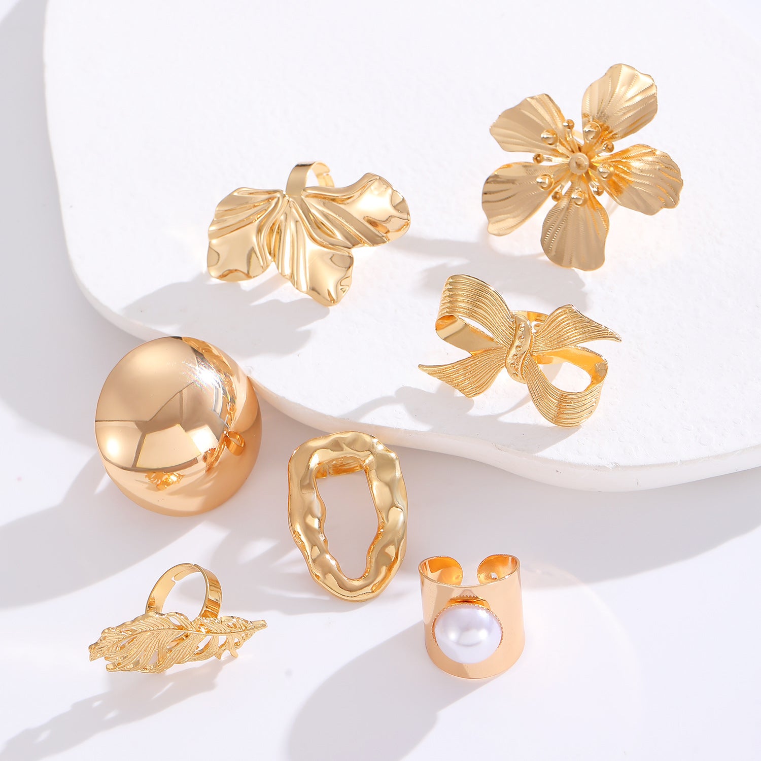 Anello irregolare da donna con linee geometriche in metallo con fiori e foglie all'ingrosso