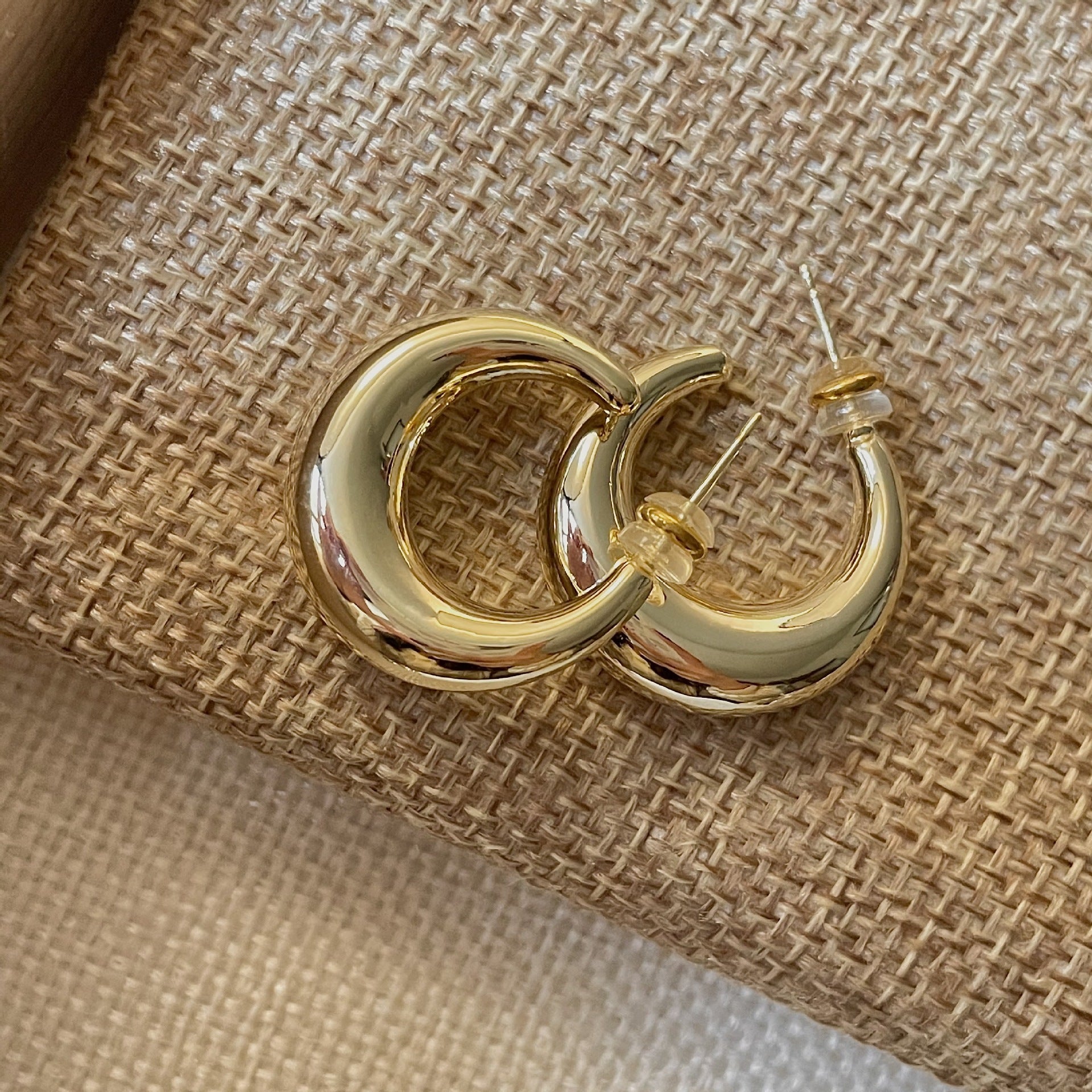 Wholesale Large Crescent Moon Metal Earrings Simple Elegant Women' s Jewelry Accessory