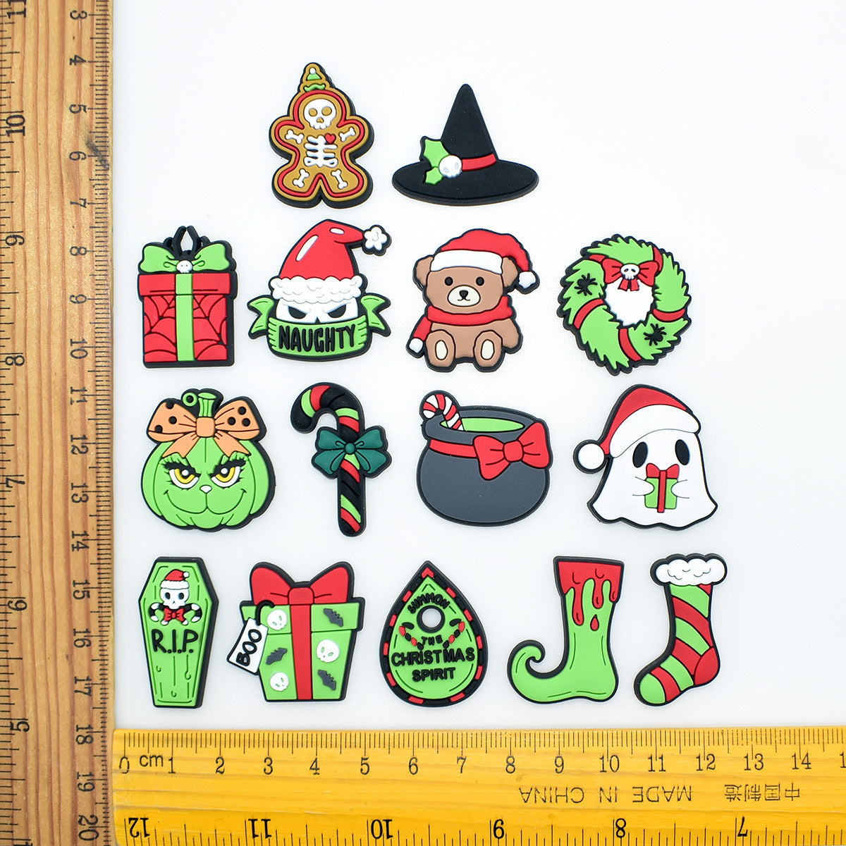 Wholesale Random 100pcs Christmas series  PVC Soft Rubber Shoe Buckle Decoration