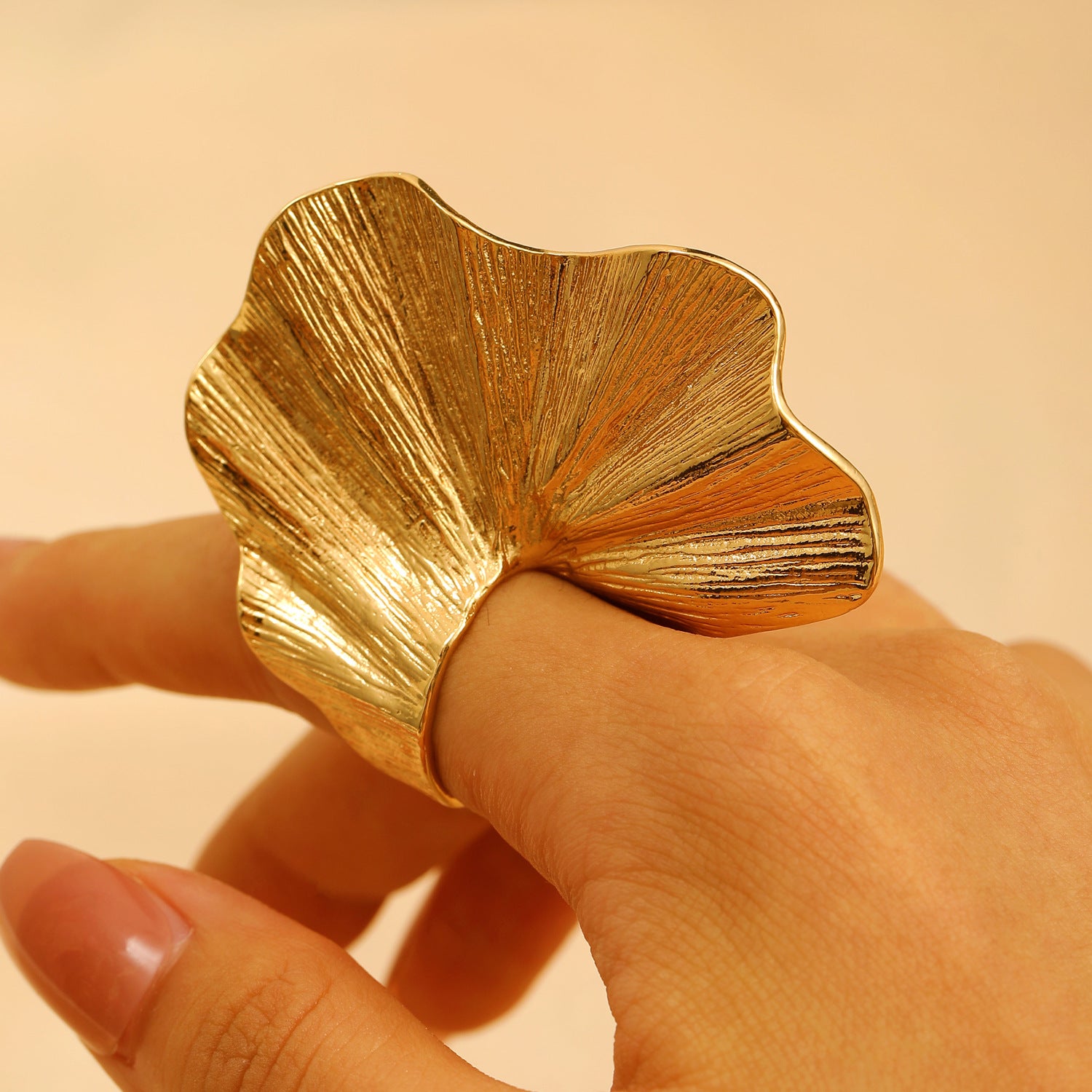 Wholesale Alloy Ginkgo Leaf  Irregular Pleated  Ring
