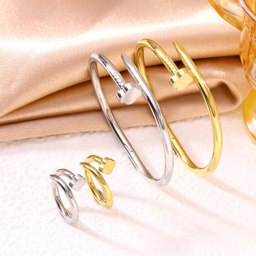 Wholesale  Fashion Popular Titanium Steel Lucky Four-Leaf Clover Bracelet Ring Set Women' s 18K Gold-Plated Nail Bracelet