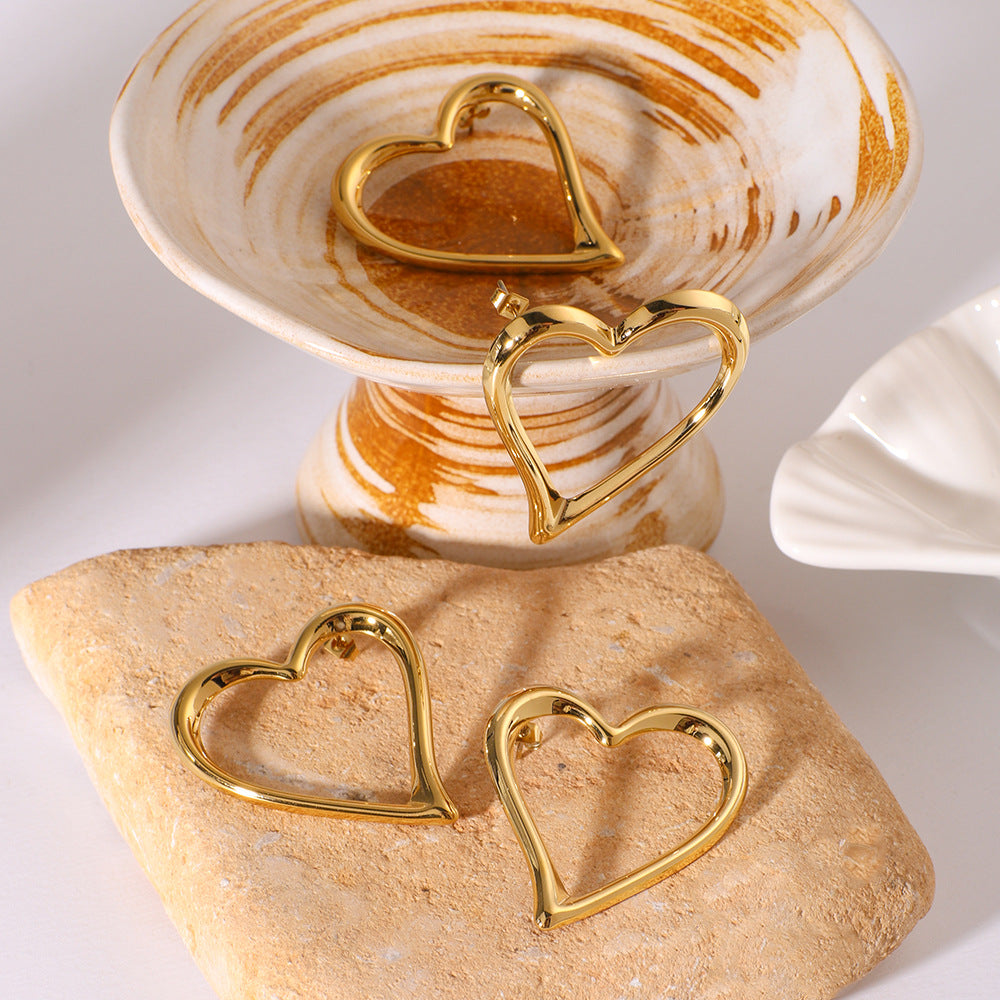 Wholesale Heart-shaped Lightweight Asymmetric Earrings Plated 18K Gold Stainless Steel Earrings