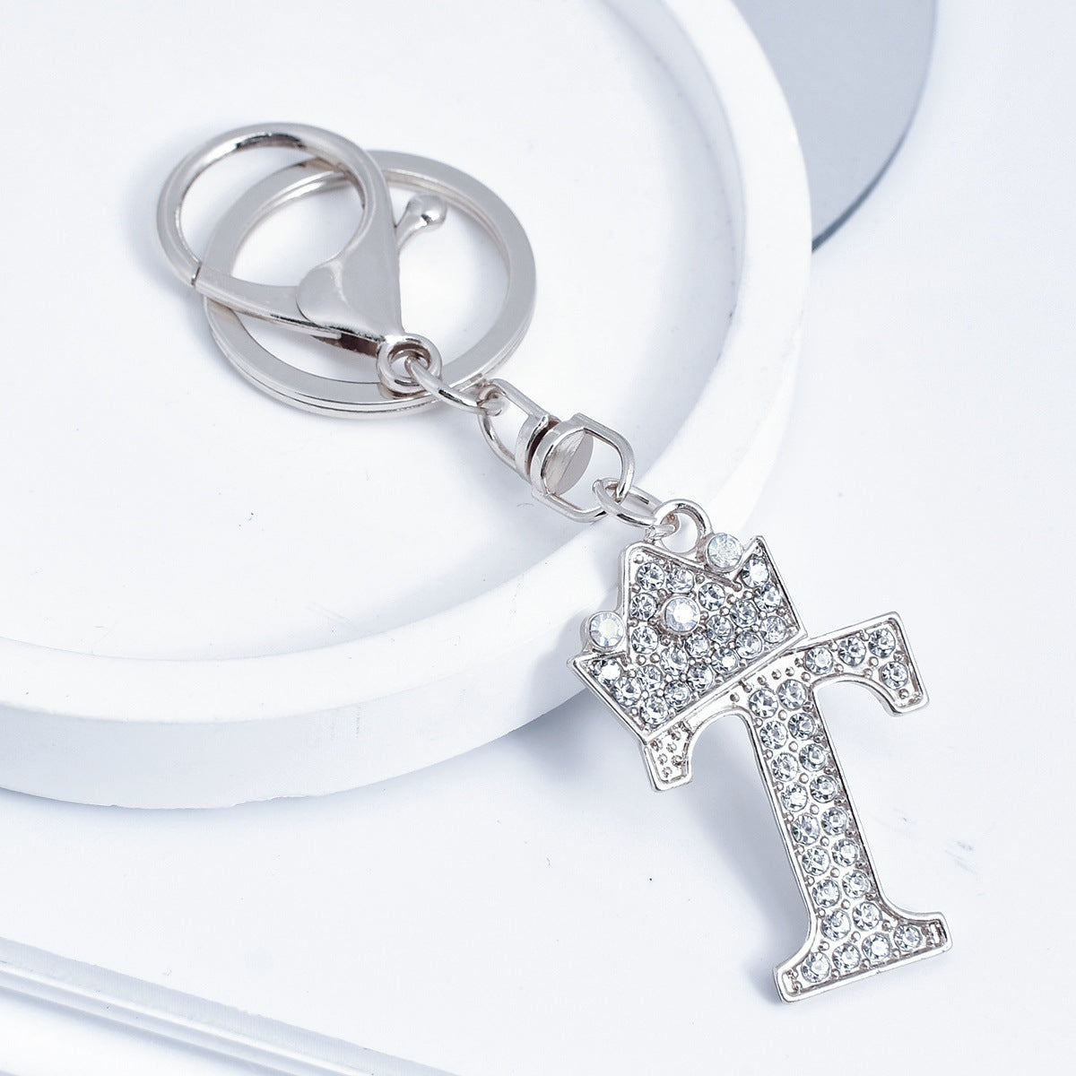 Wholesale Stylish Rhinestone 26 Letter Keychain Zinc Alloy Silver Metal Pendant Car Backpack Accessory Fashion Jewelry Gift For Resale