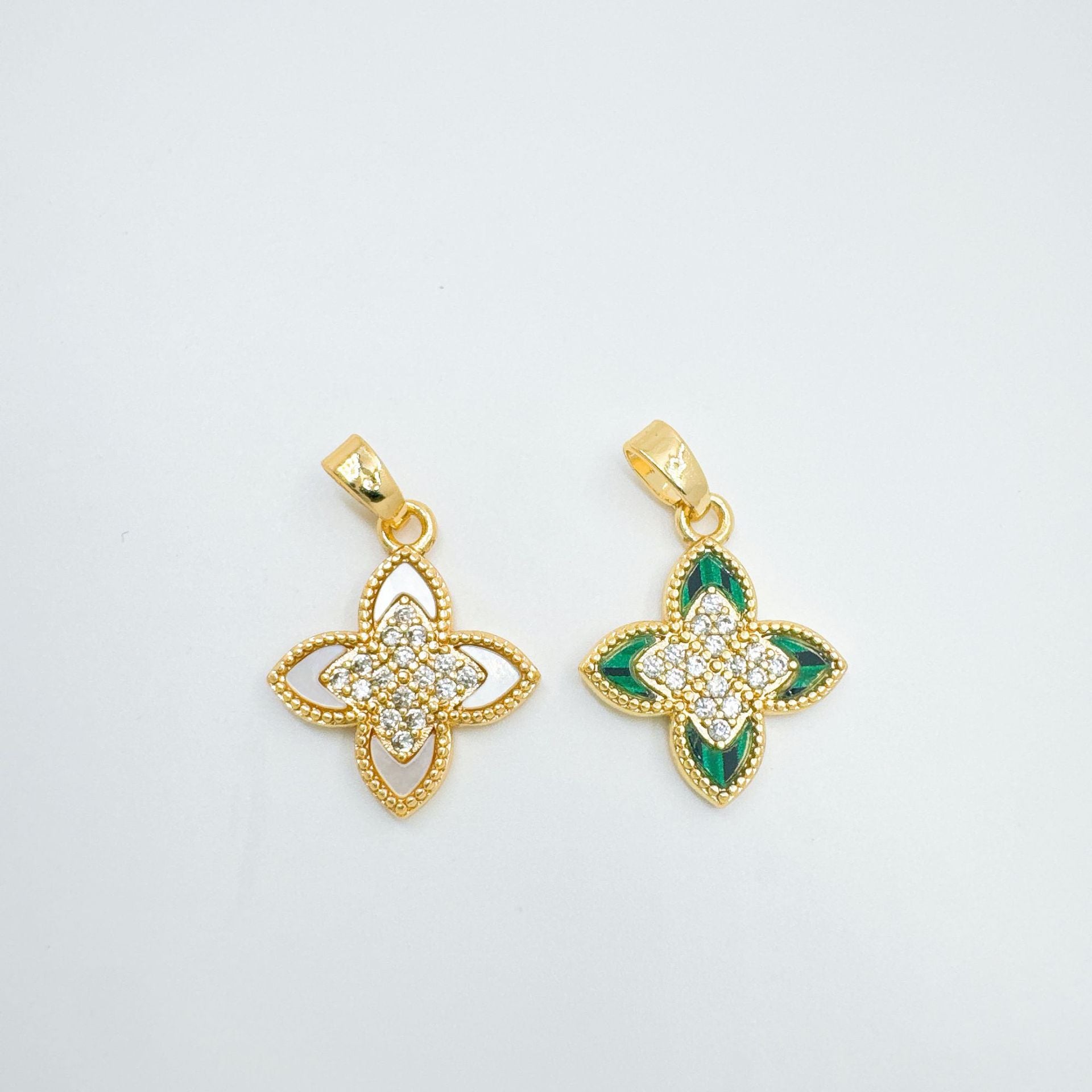 Wholesale Chic Four-Leaf Clover Pendant Gold Plated Copper European Style Jewelry Accessory
