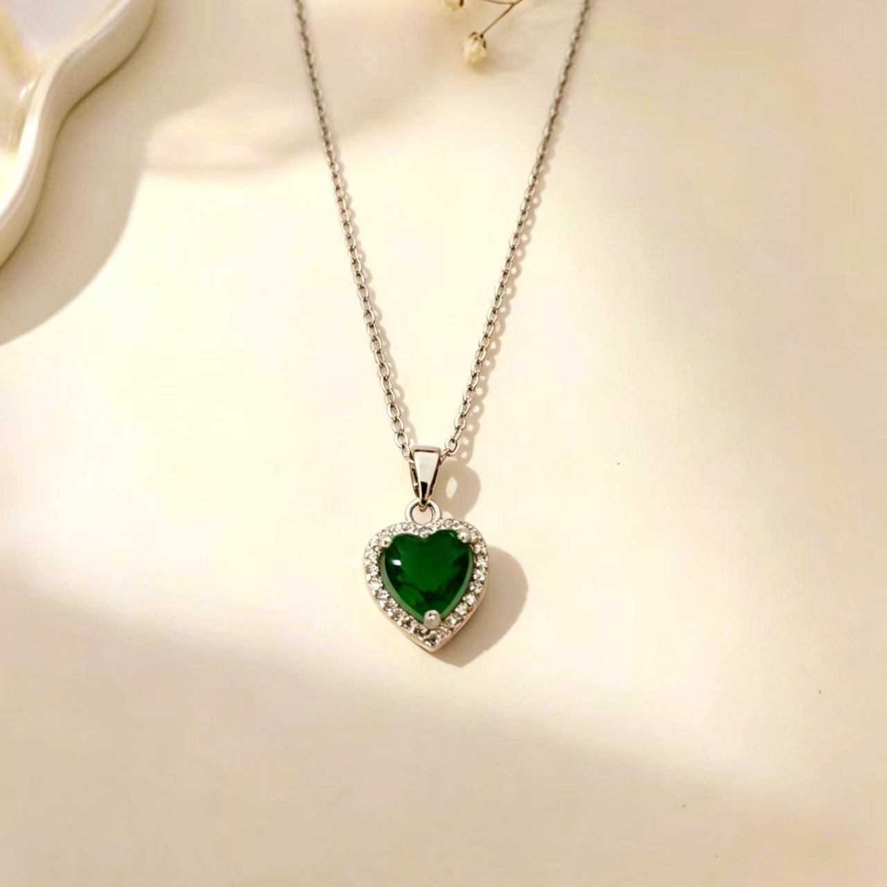 Wholesale Gold Plated Titanium Steel Love Necklace with Zircon Pendant Fashion Accessory