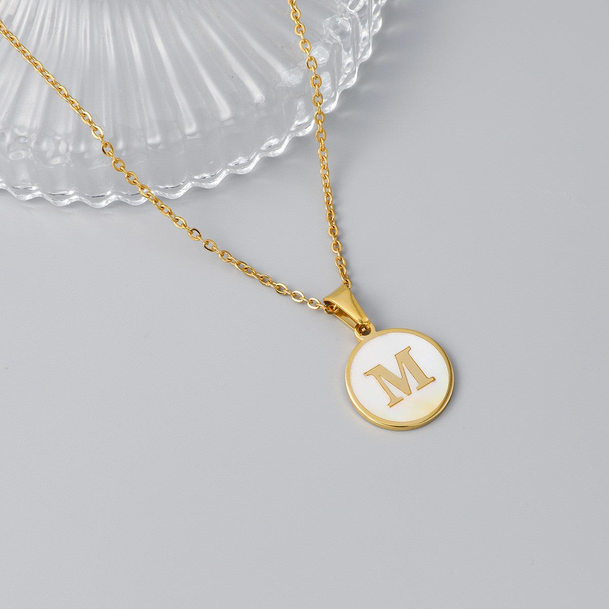 Wholesale Round Stainless Steel Gold Plated Letter Pendant Necklace for Women Fashion Accessory Gift