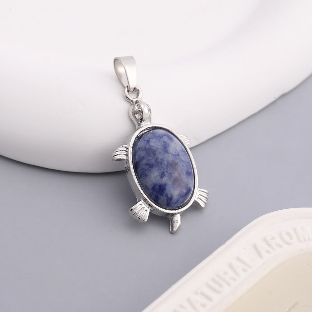 Wholesale Natural color crystal small turtle pendant