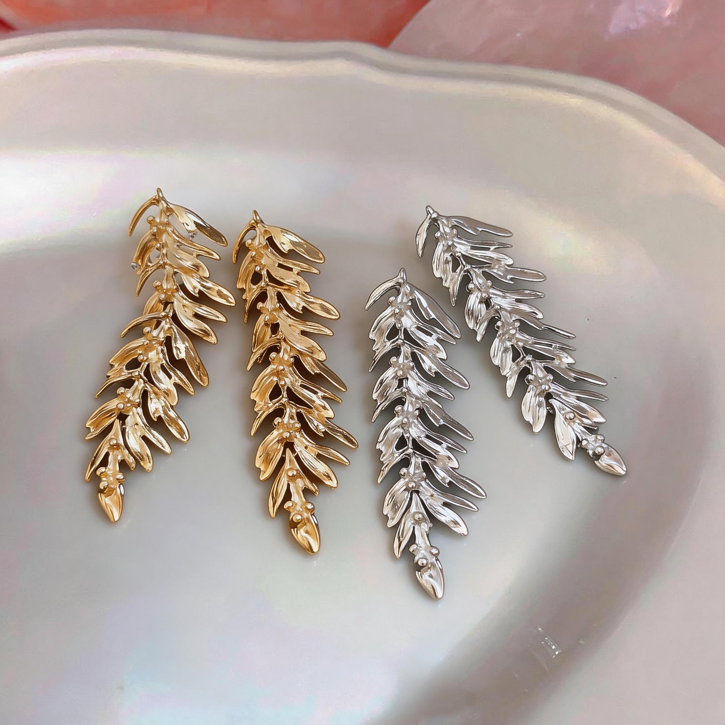 Wholesale Leaf Feather Tassel Earrings Vintage Metal Style Fashion Accessory for Party Wear