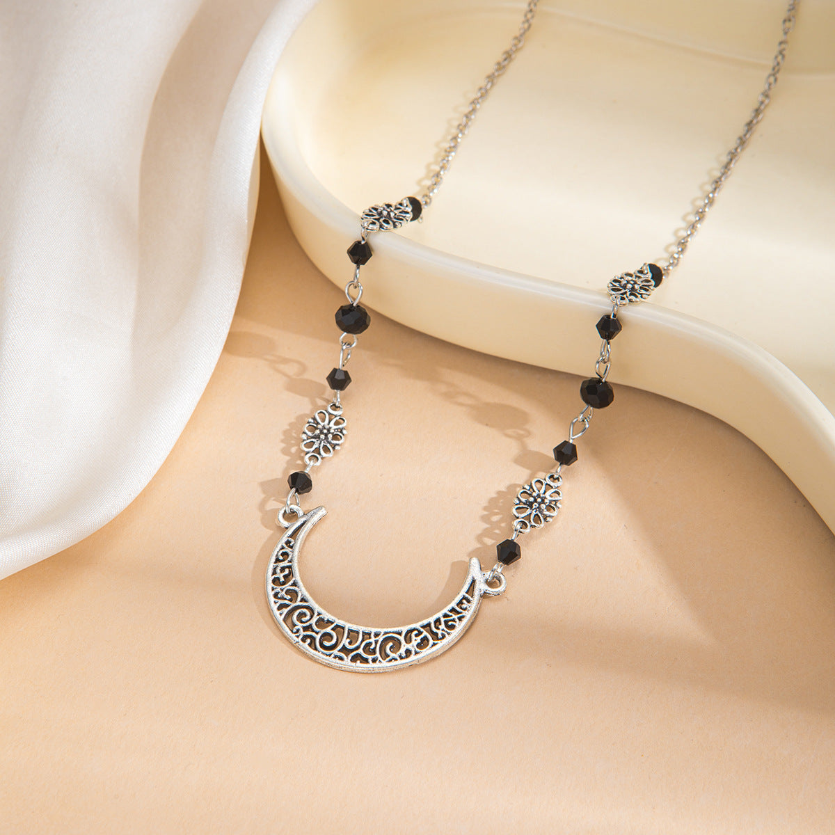 Wholesale Trendy Hollow Moon Pattern Layered Necklace Zinc Alloy Electroplated Star Pendant Fashion Jewelry Accessory