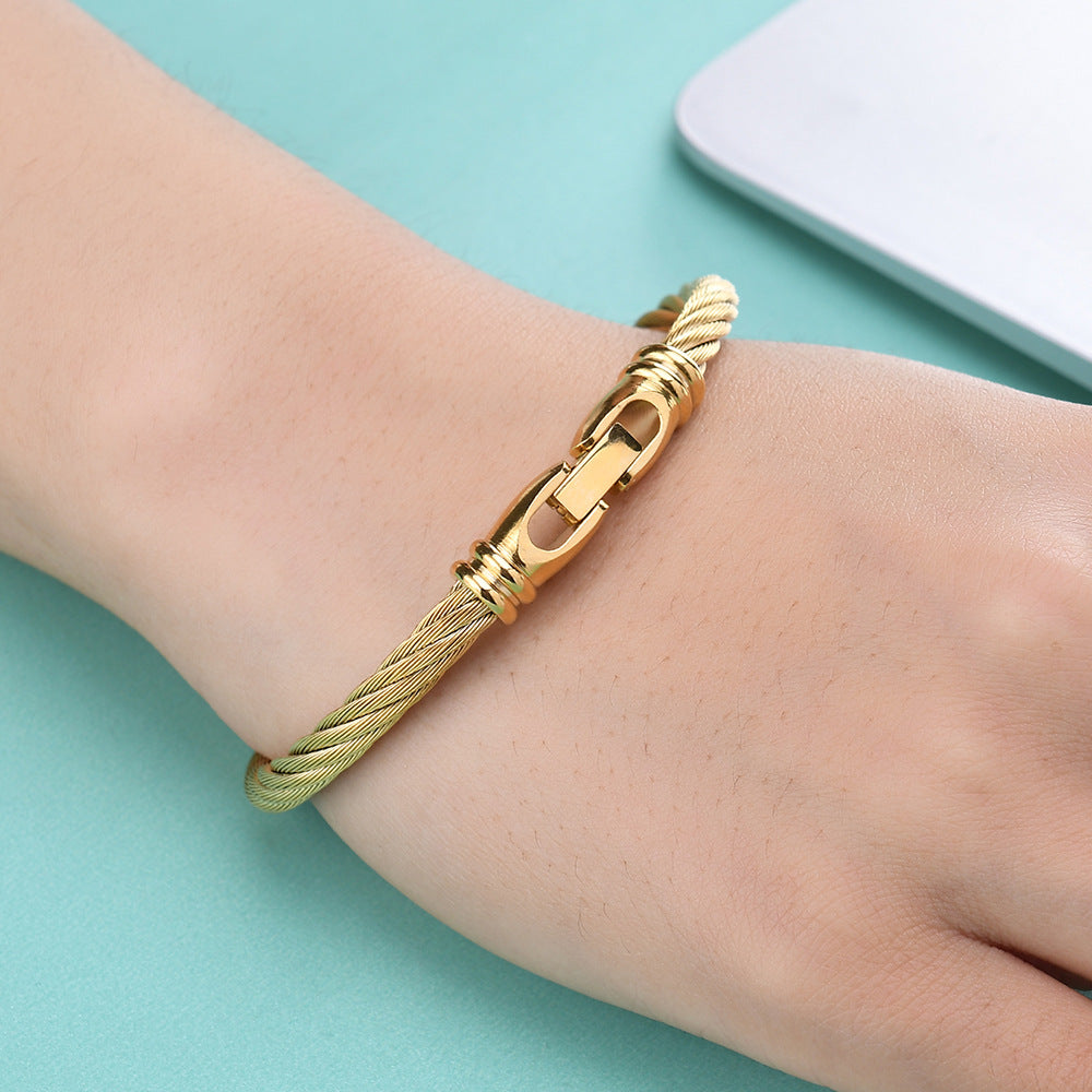 Wholesale personalized buckle three-color titanium steel fashion bracelet