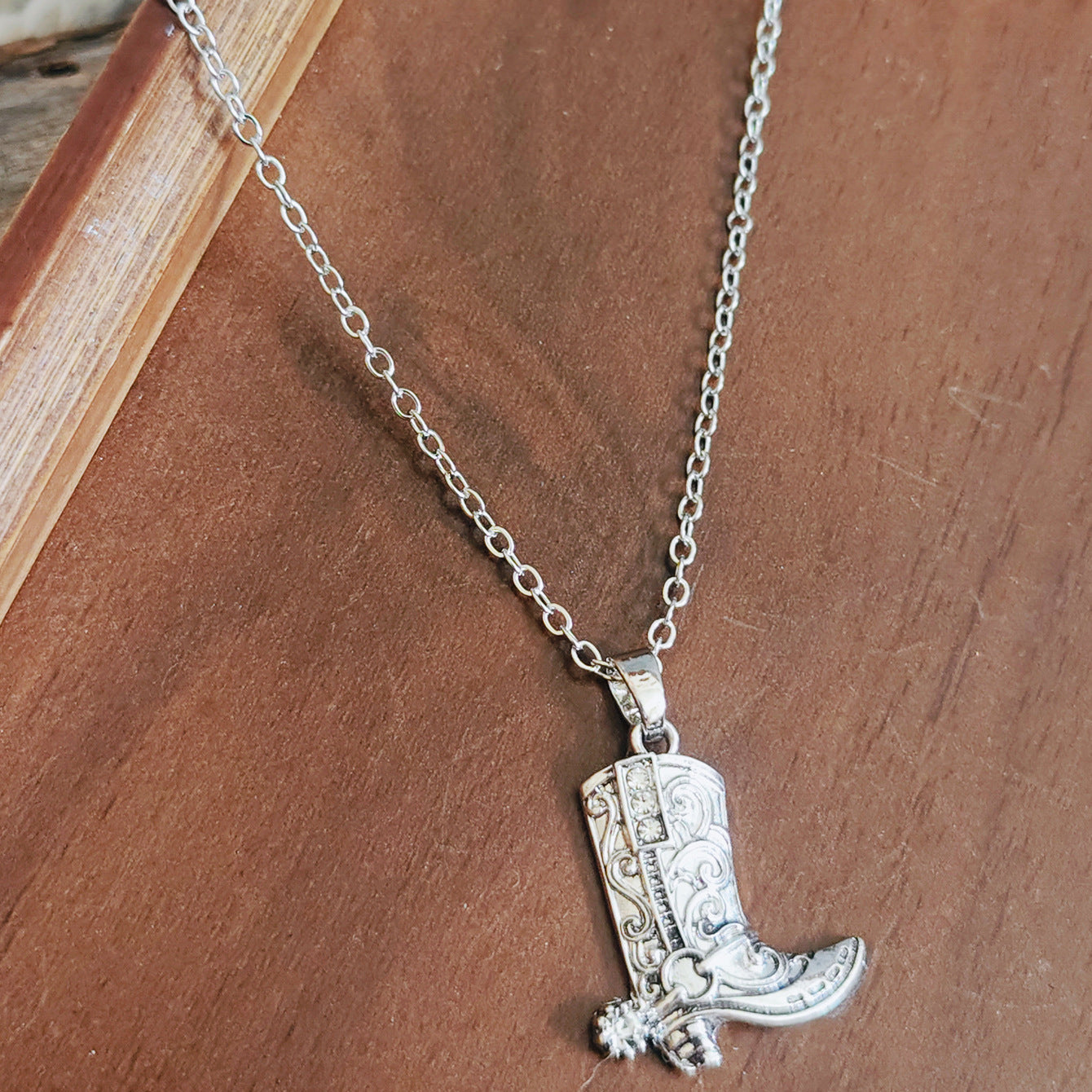 Wholesale Zinc Alloy Plated Western Cowboy Pendant Necklace For Women Retro Boot Bull Head Hat Design Layering Jewelry