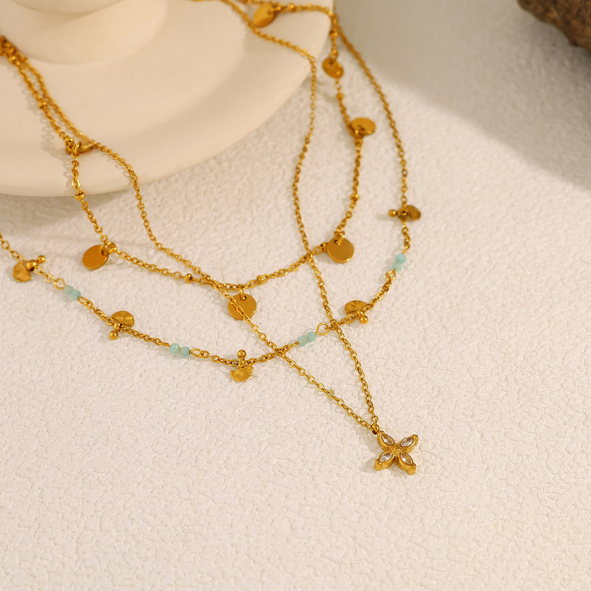 Wholesale retro style disc four-leaf clover pendant stainless steel does not fade necklaces