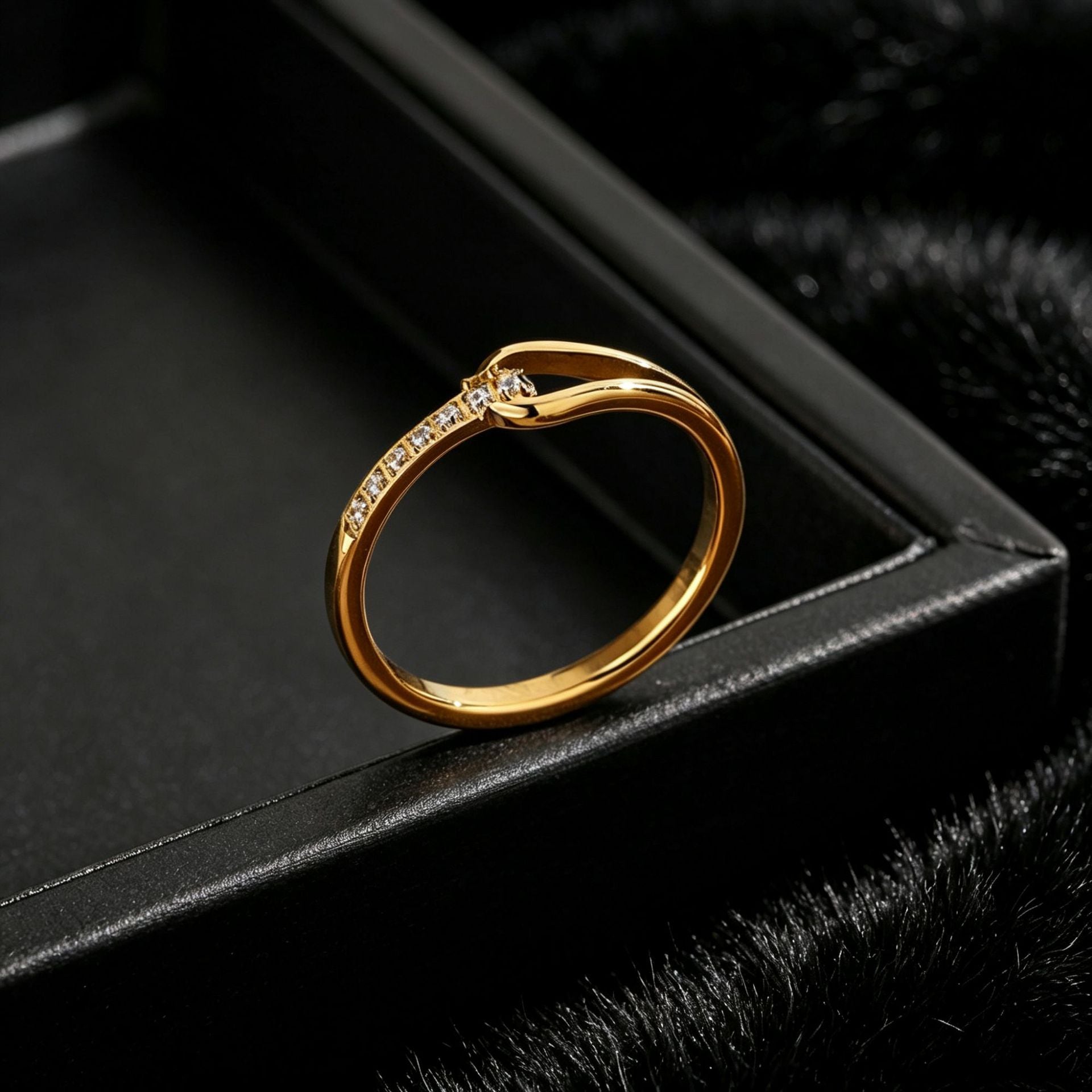 Wholesale Modern Geometric U-Shape Gold Plated Natural Zircon Ring - Fashion Accessory for Resale