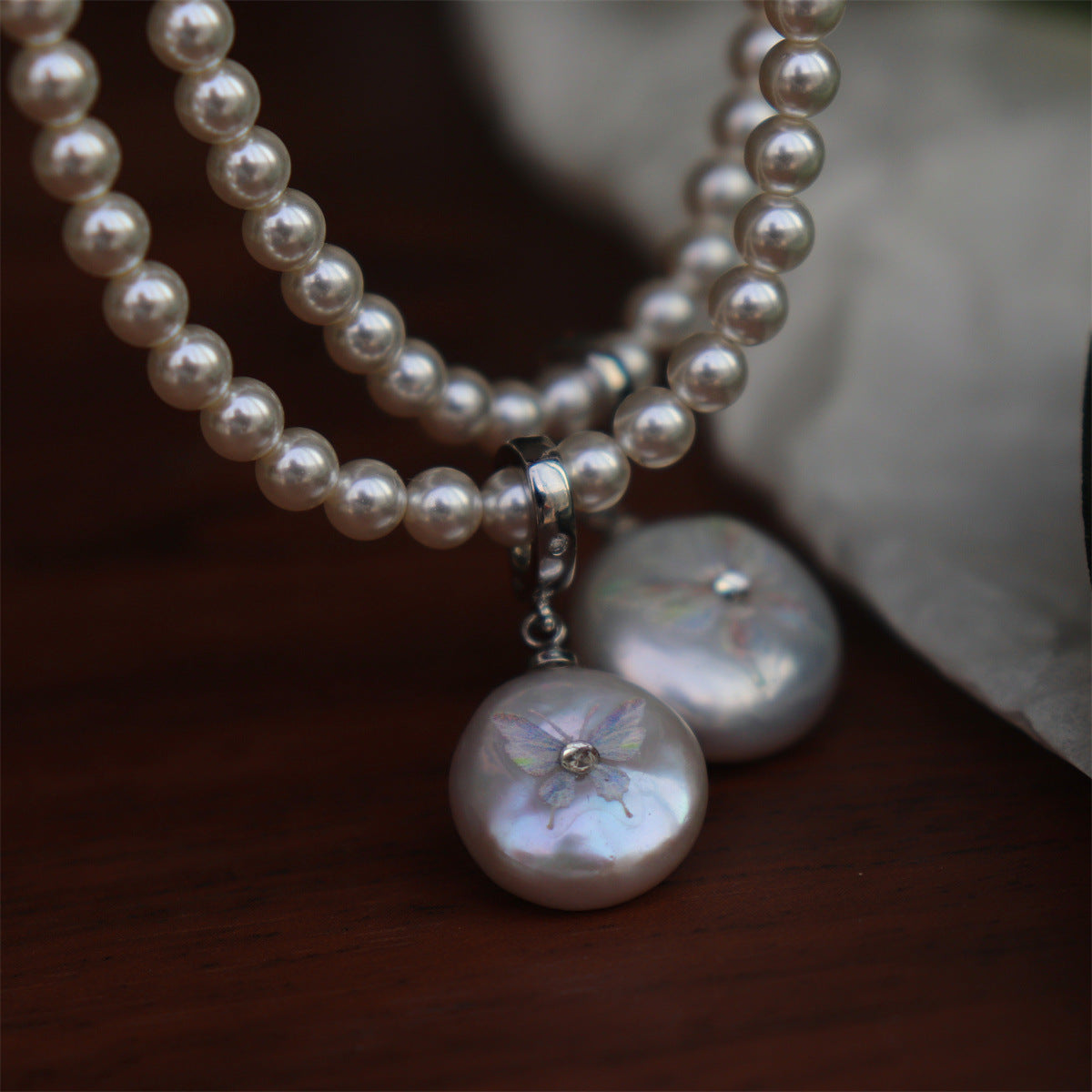 Wholesale  Light Luxury Simple Butterfly Painted Diamond  Pearl  Necklace