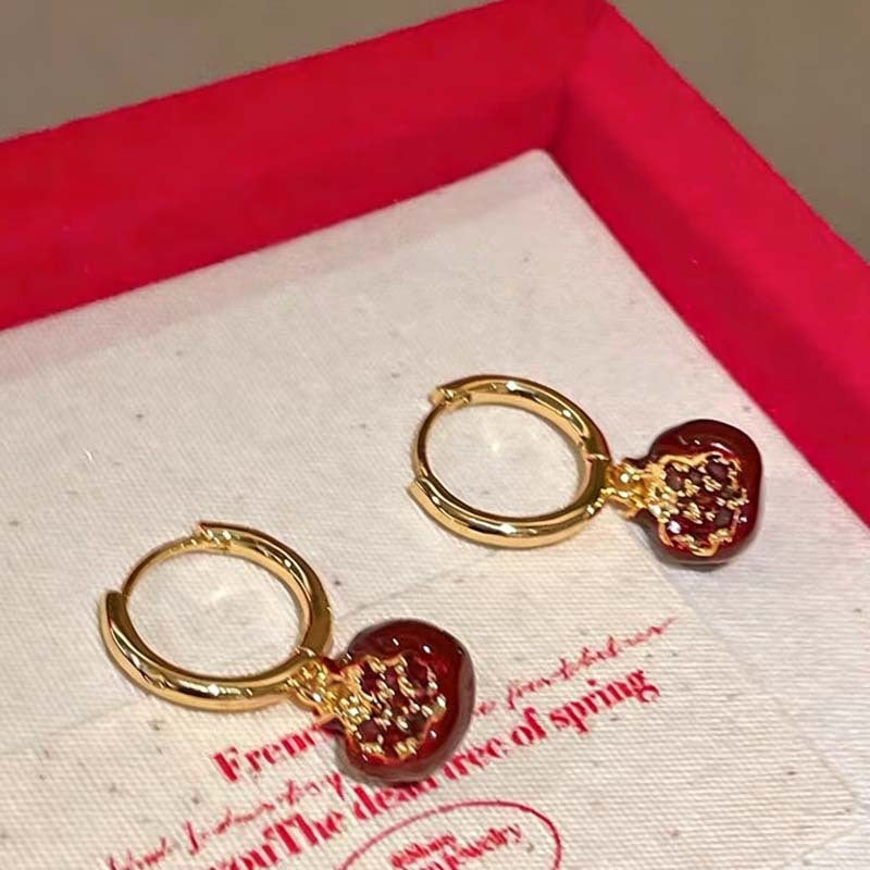 Wholesale Retro Pomegranate Collarbone Necklace Ankara Red Fall Winter Women S Design Everyday Fashion Accessory For Boutique Resale
