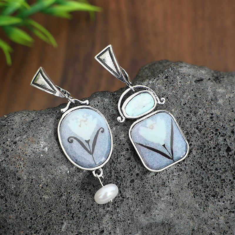 Wholesale Niche artistic enamel flower pendant,  antique silver square/ oval necklace,  natural pearl vintage collarbone design.