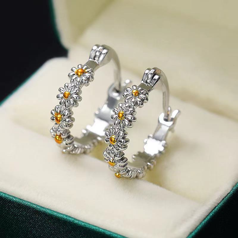 Wholesale Stylish Two-Tone Flower Ear Stud Earrings Alloy Electroplated Party Gift