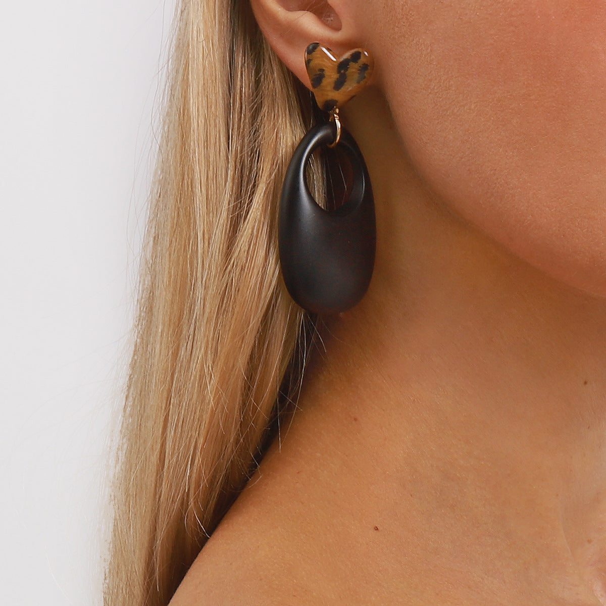 Wholesale atmosphere geometric wooden earrings