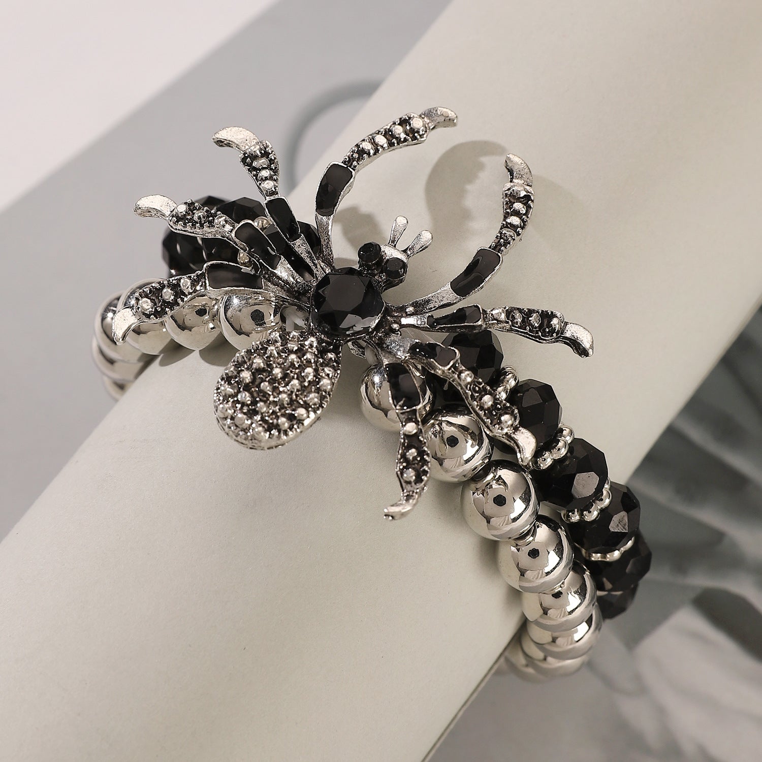Wholesale Dark  Vintage  Jewelry Set Alloy Electroplated Ring Necklace Bracelet Fashion Accessory