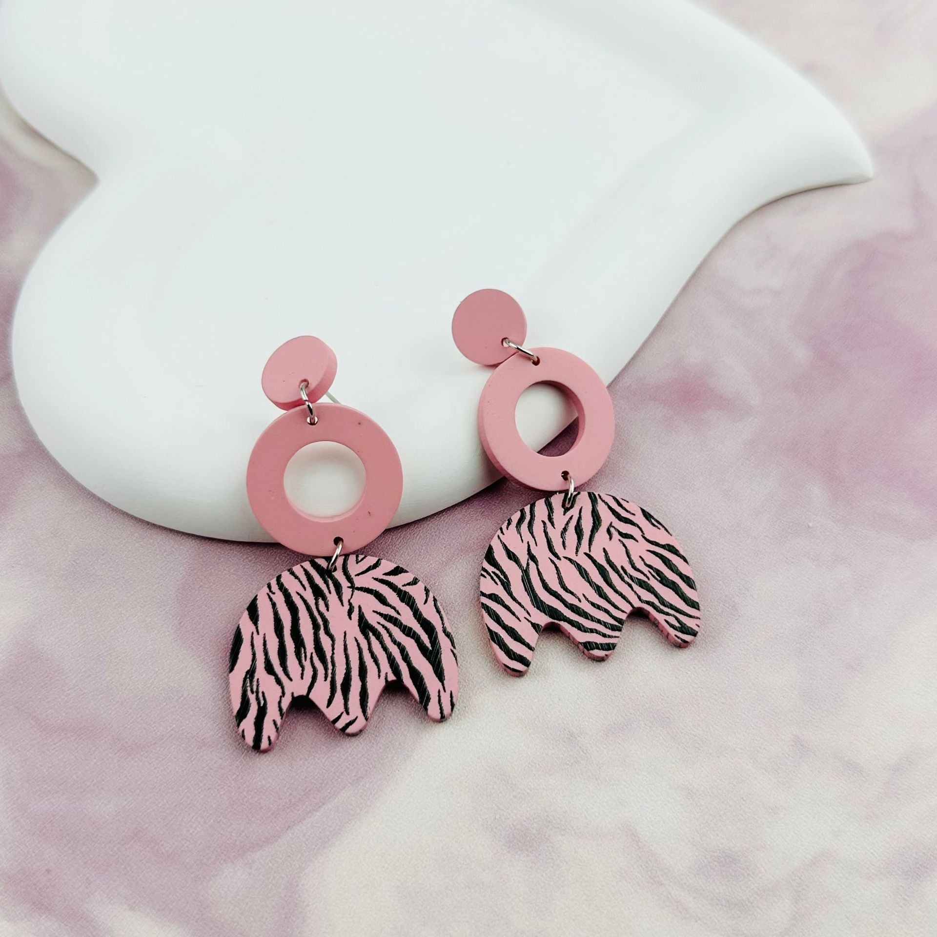 Wholesale Valentine's Day pink leopard print spot  acrylic paint women's earrings